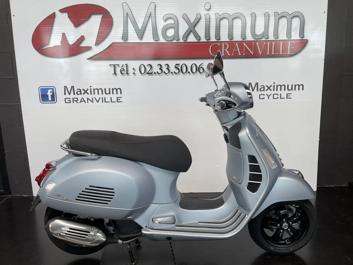 Vespa GTS 125 Gris - 1