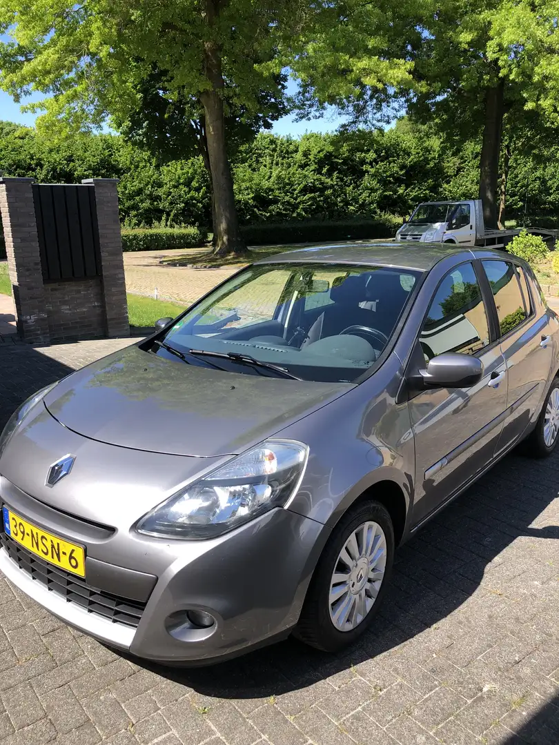Renault Clio 1.2 Collection Grijs - 1