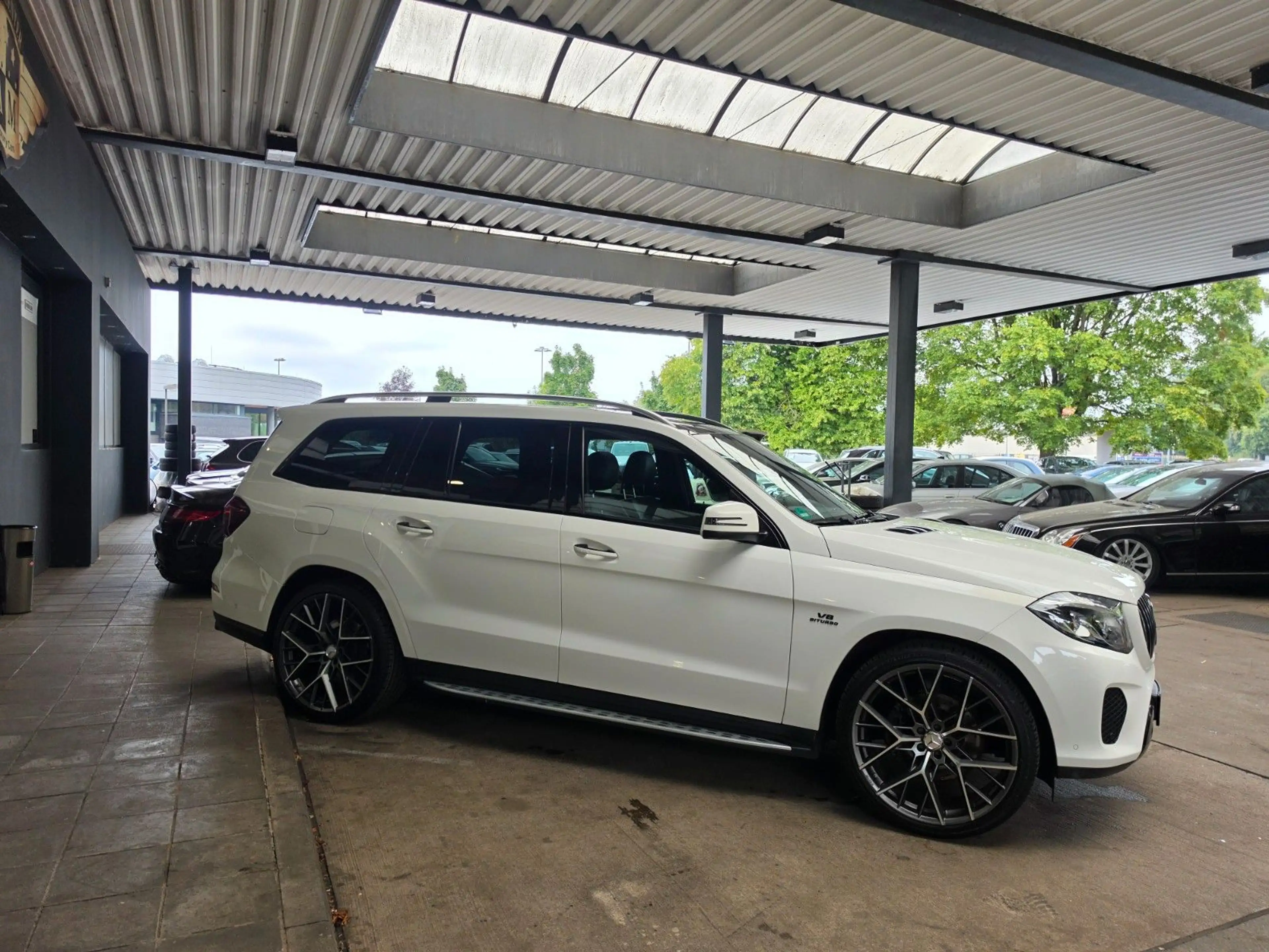 Mercedes-Benz GLS 400 4Matic 63er-Optik AHK/Pano/7.Sitz/BT/23" — photo 11