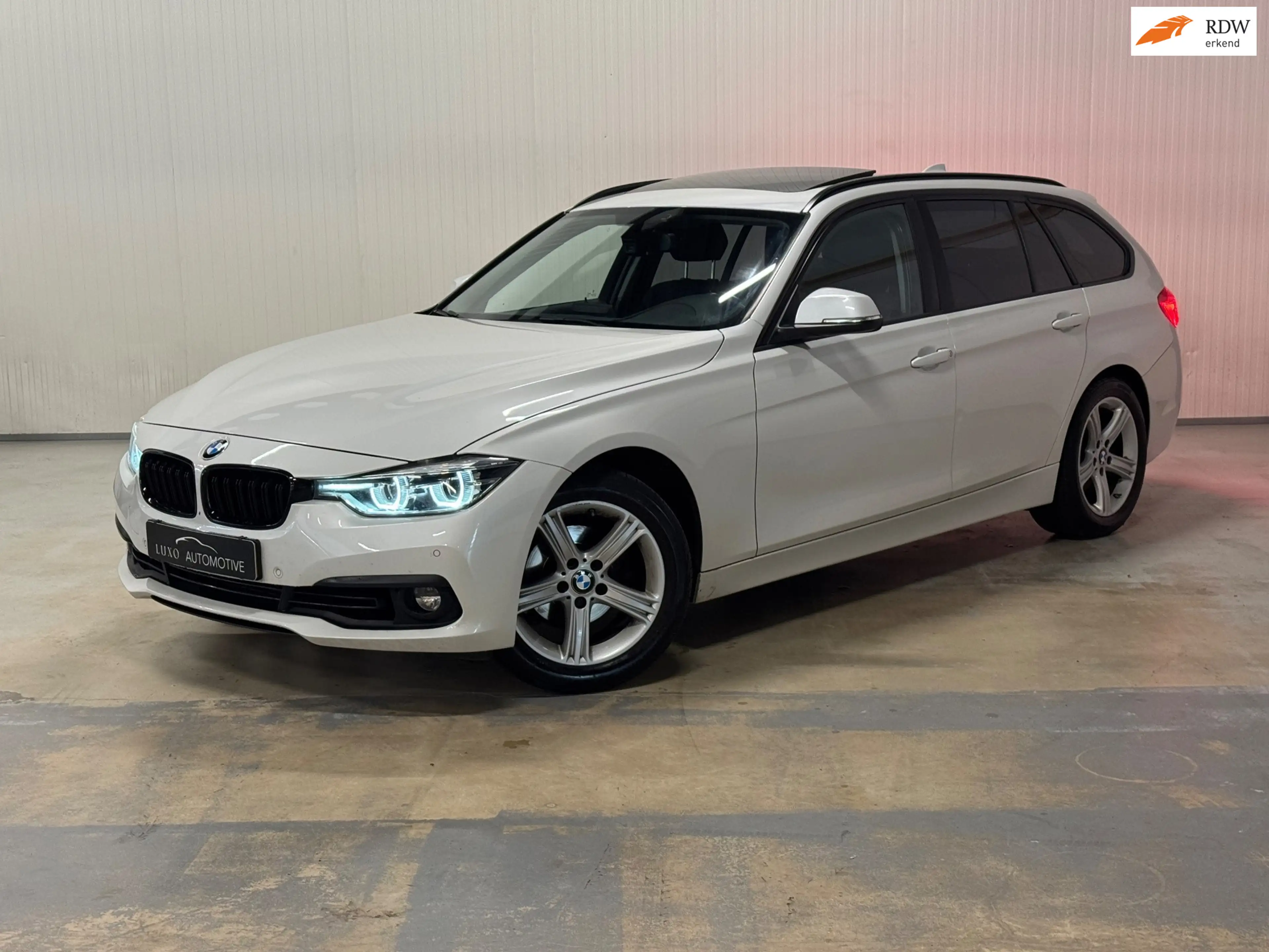 BMW 318 3-serie Touring 318i Luxury | SCHUIF/KANTEL | SHAD