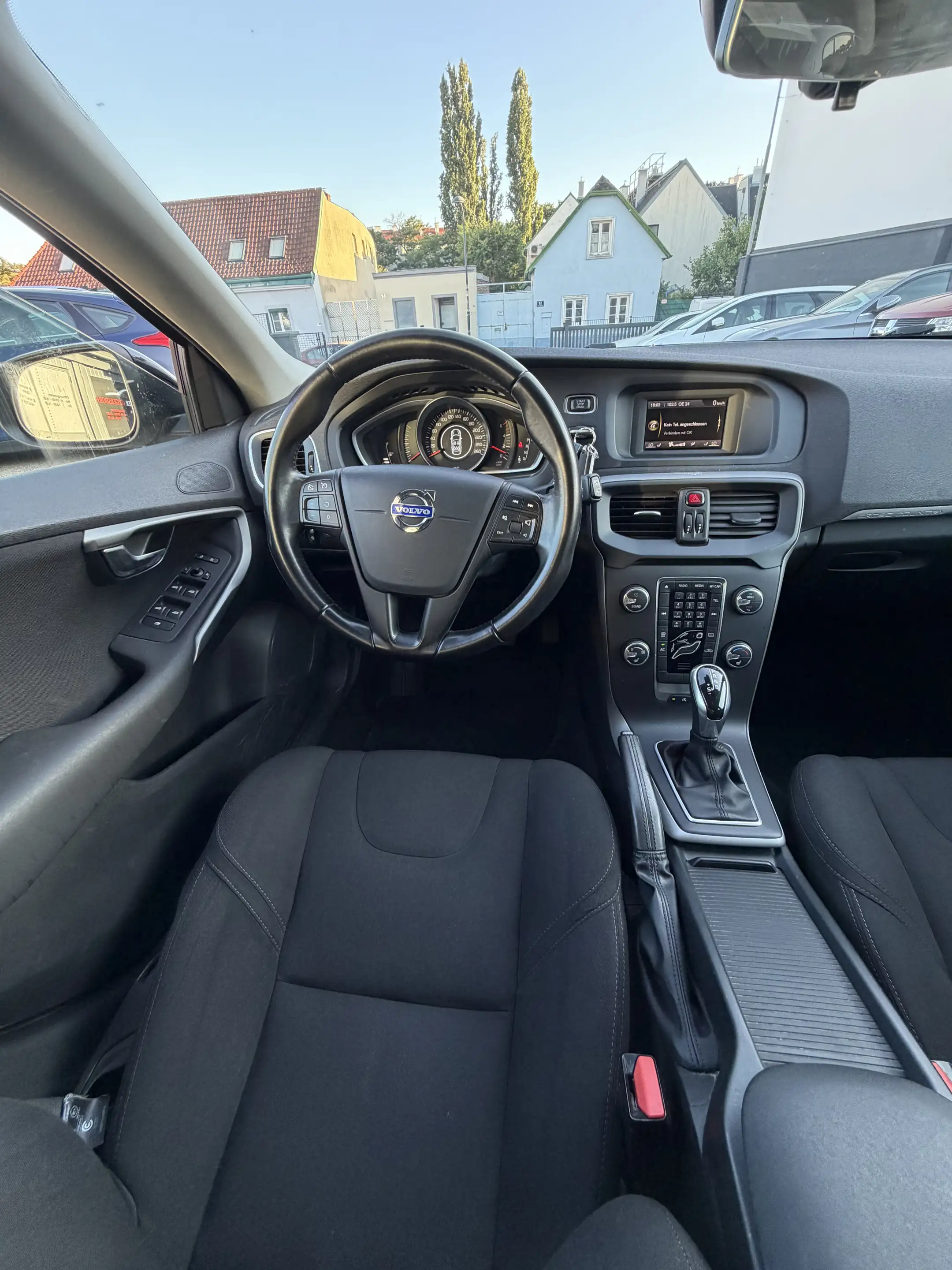 Volvo V40 Kinetic — photo 15
