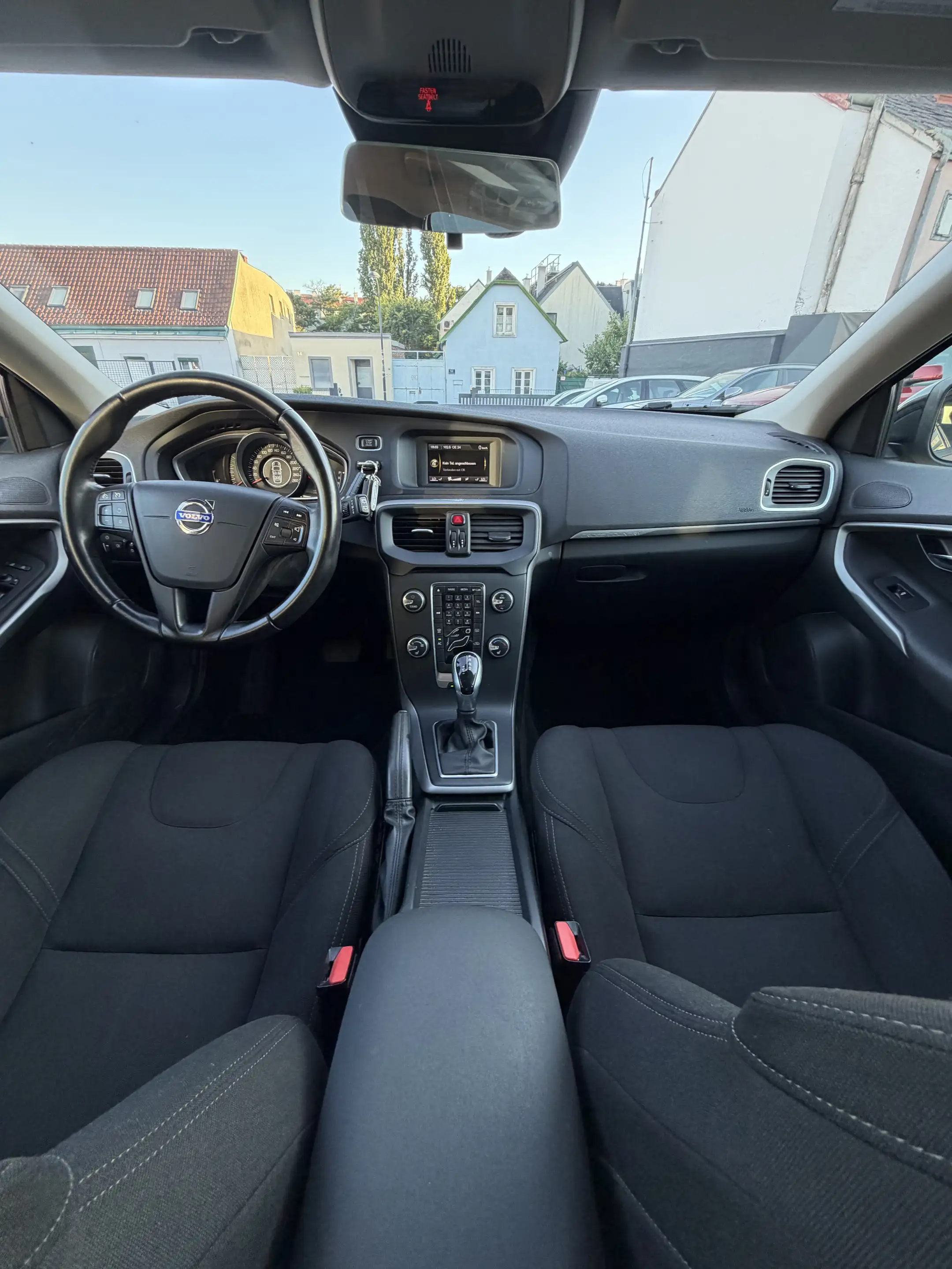 Volvo V40 Kinetic — photo 14