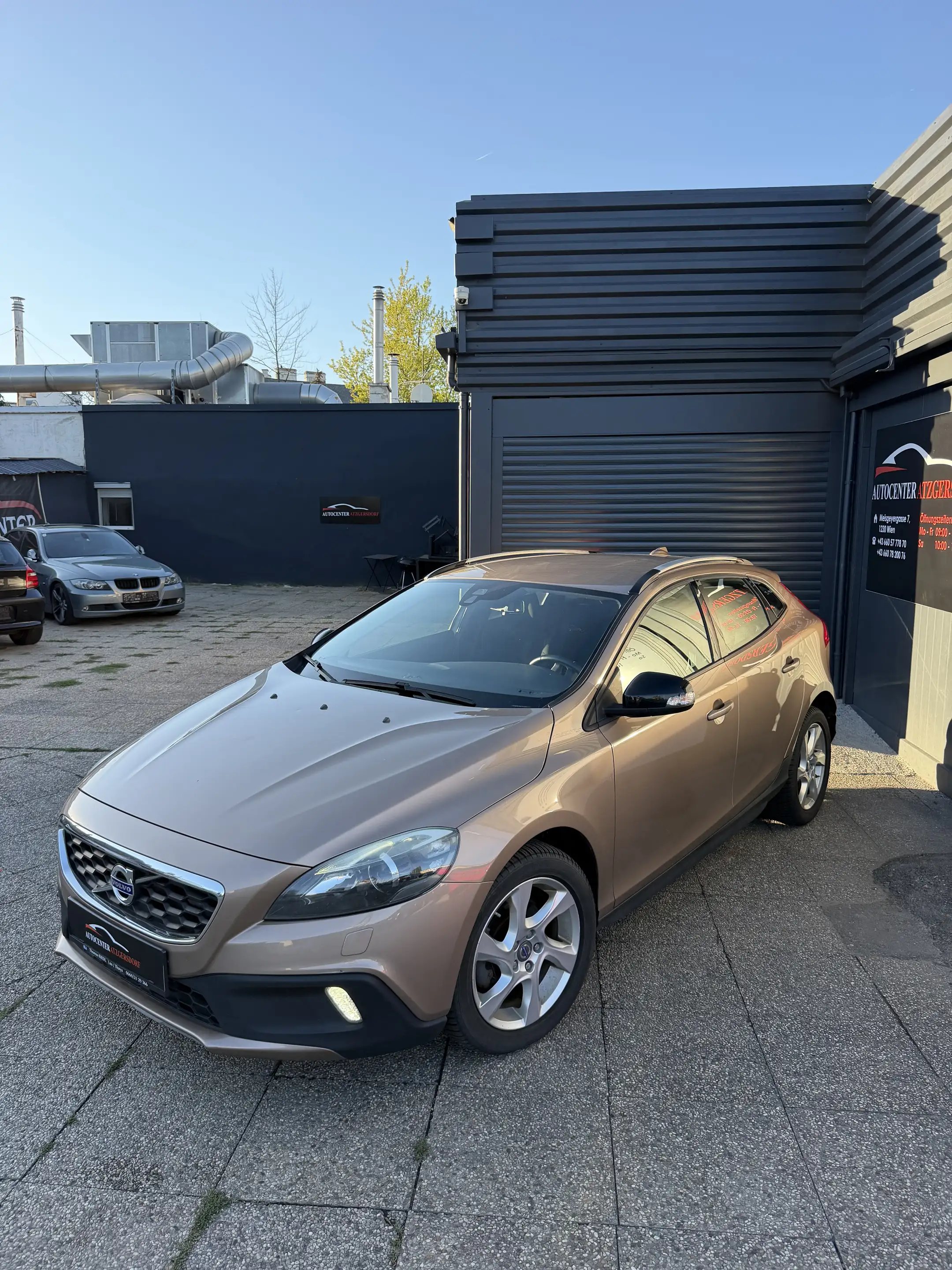 Volvo V40 Kinetic — photo 3