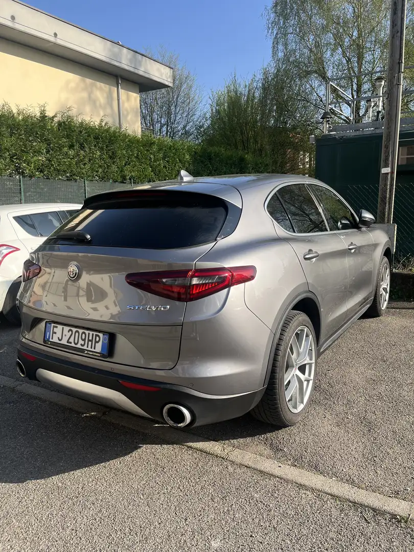 Alfa Romeo Stelvio Q4 - 2