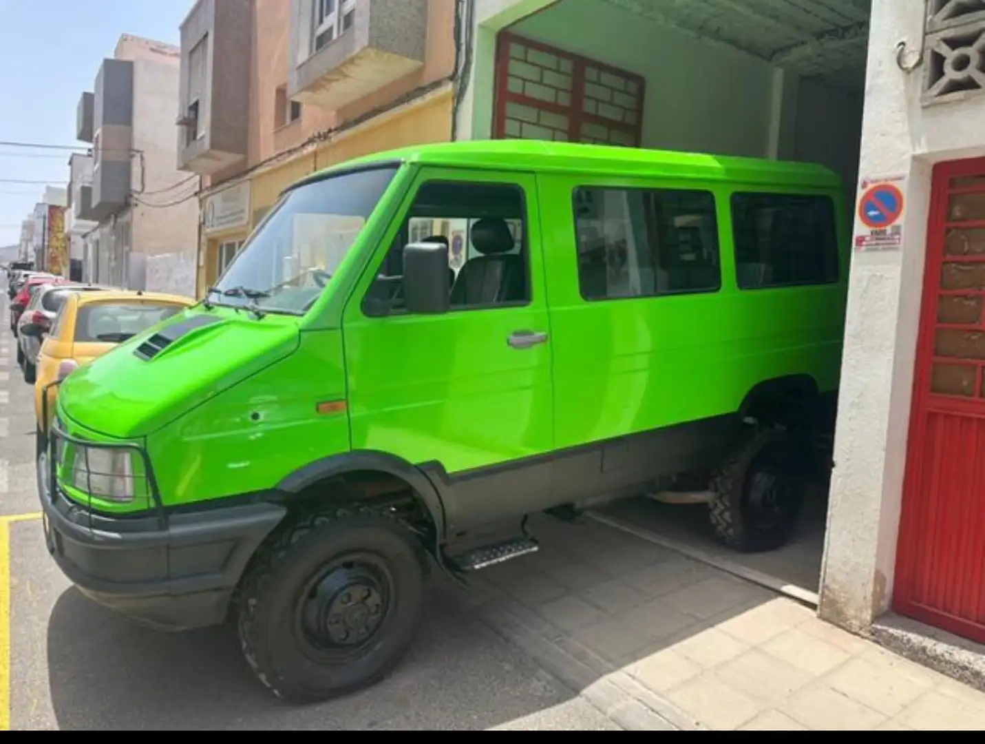 Iveco Daily 40.10. 4x4. 9 plazas - 1