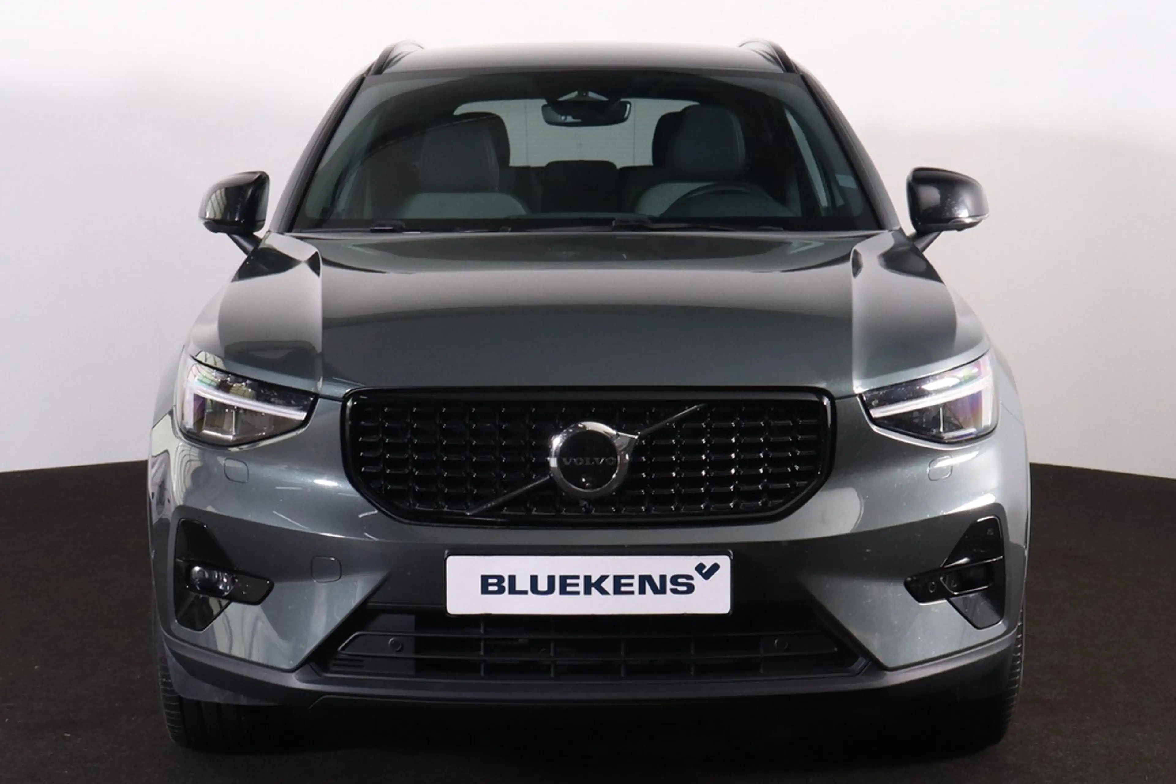 Volvo XC40 B3 Plus Dark - IntelliSafe Assist & Surround - 360 — photo 2