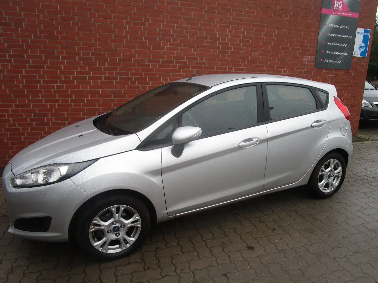 Ford Fiesta Sync Edition Silber - 2