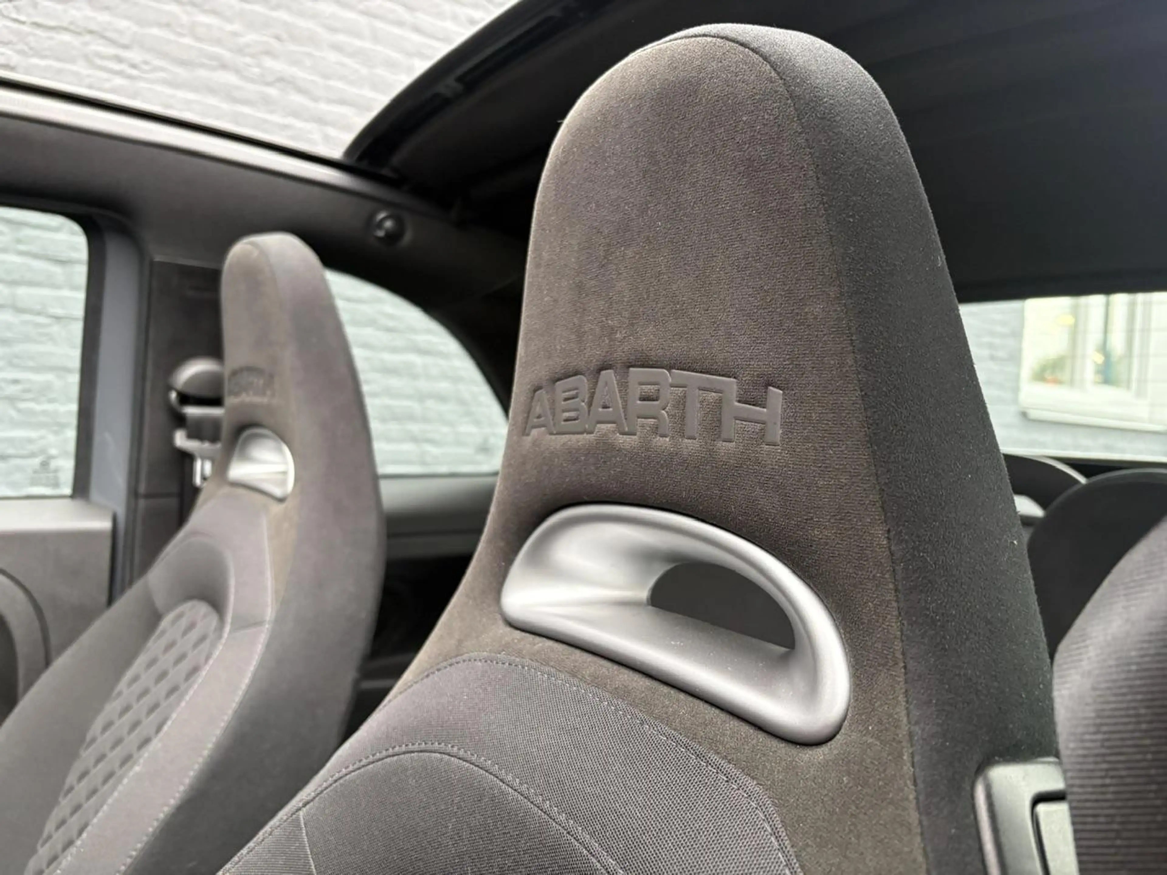 Abarth 595C 1.4 T-Jet 145pk | Summer Deals | Cabrio | Carplay — photo 11