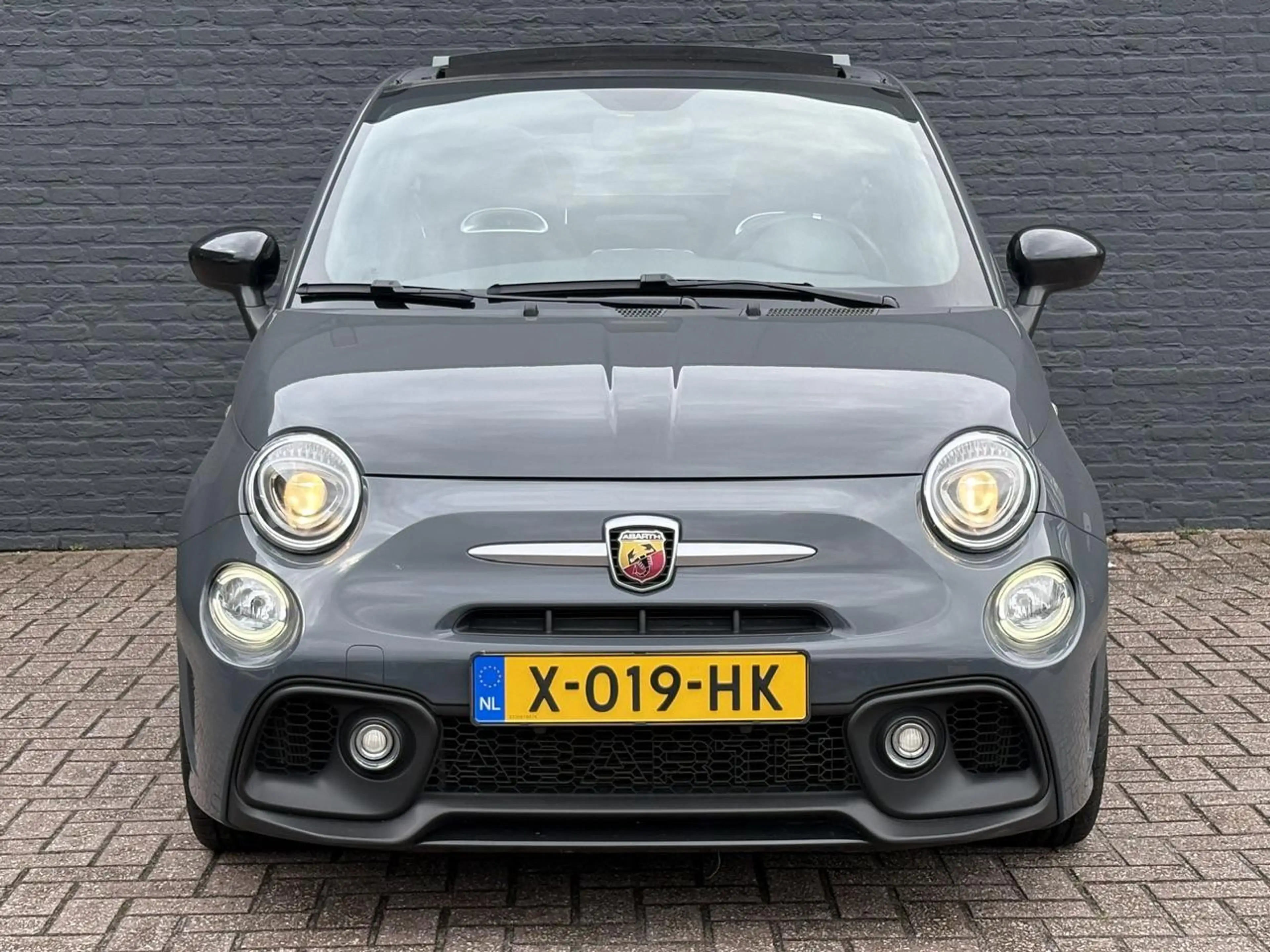 Abarth 595C 1.4 T-Jet 145pk | Summer Deals | Cabrio | Carplay — photo 2