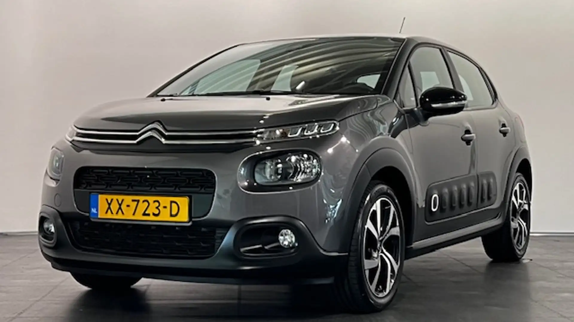 Citroen C3 1.2 PureTech 110pk EAT6 Feel Grijs - 2