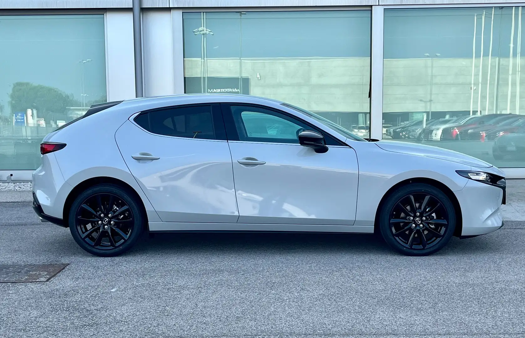 Mazda 3 3 5p 2.5 m-hybrid Homura 140cv Gris - 2
