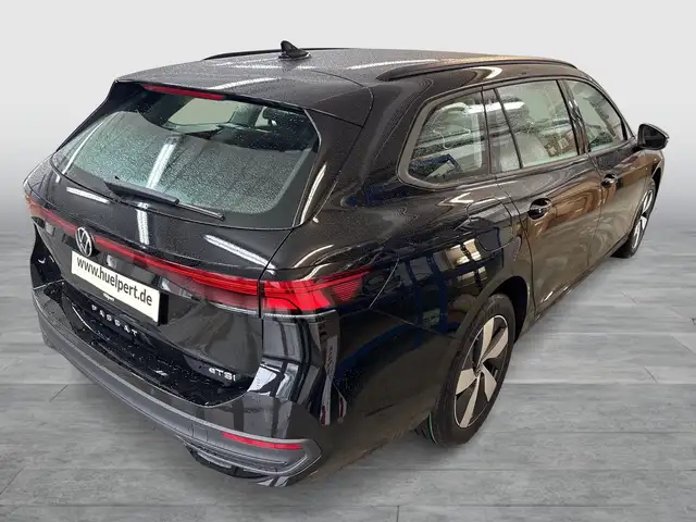 Volkswagen Passat view 3