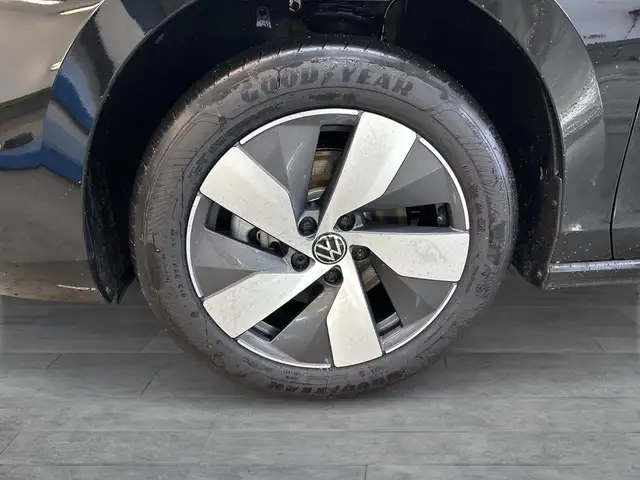 Volkswagen Passat view 5