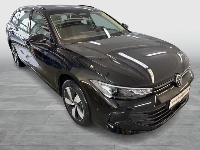 Volkswagen Passat view 4