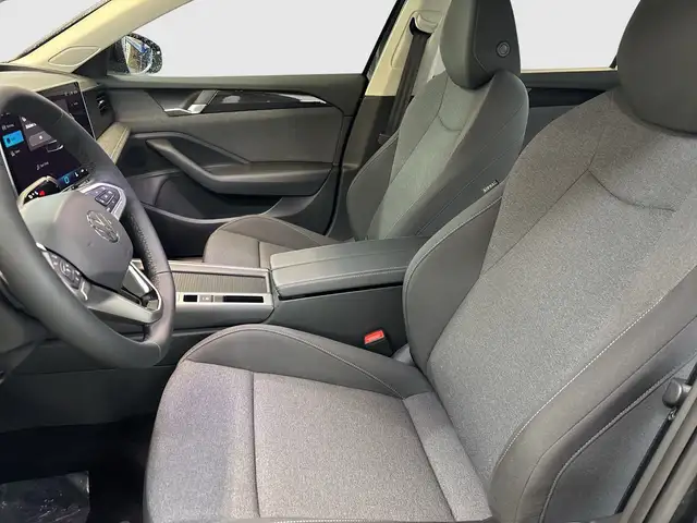 Volkswagen Passat view 7