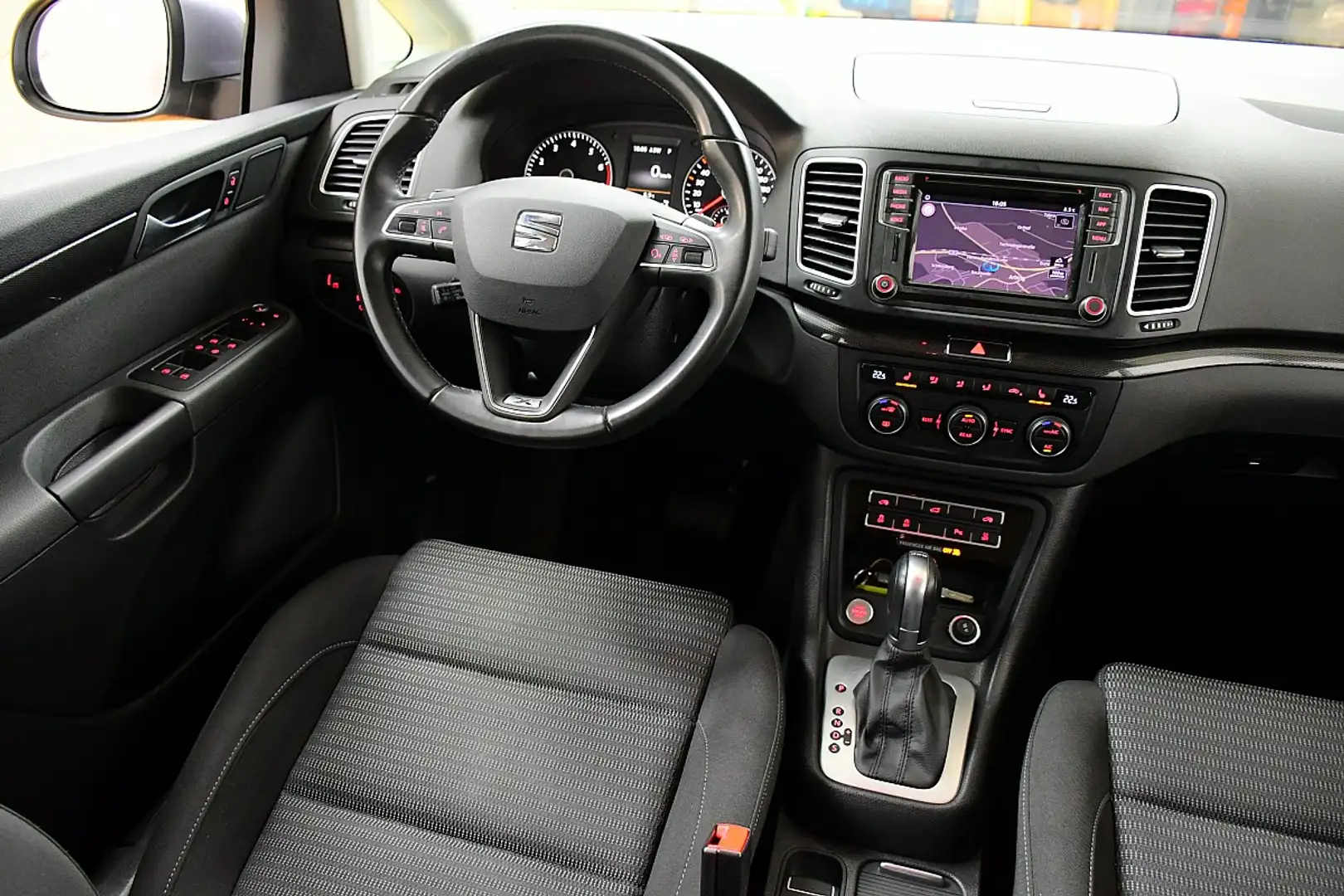 SEAT Alhambra Xcellence 1,4 TSI DSG 7 Sitzer Silber - 2