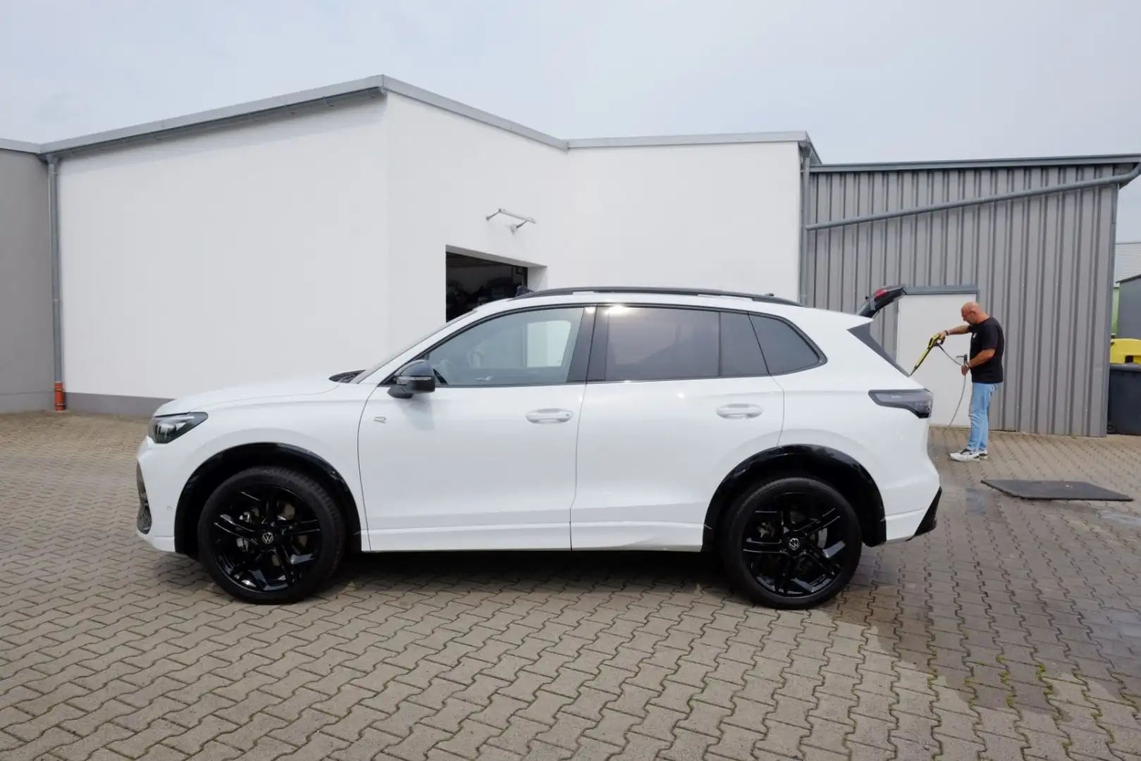 Volkswagen Tiguan 2.0 TDI R-Line DSG/Pano/IQ/8,5x20/Keyless Blanc - 2