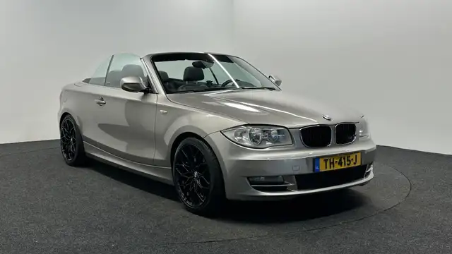 BMW 1 Series view 4