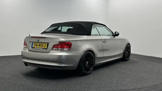 BMW 1 Series view 6