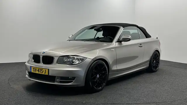 BMW 1 Series view 3