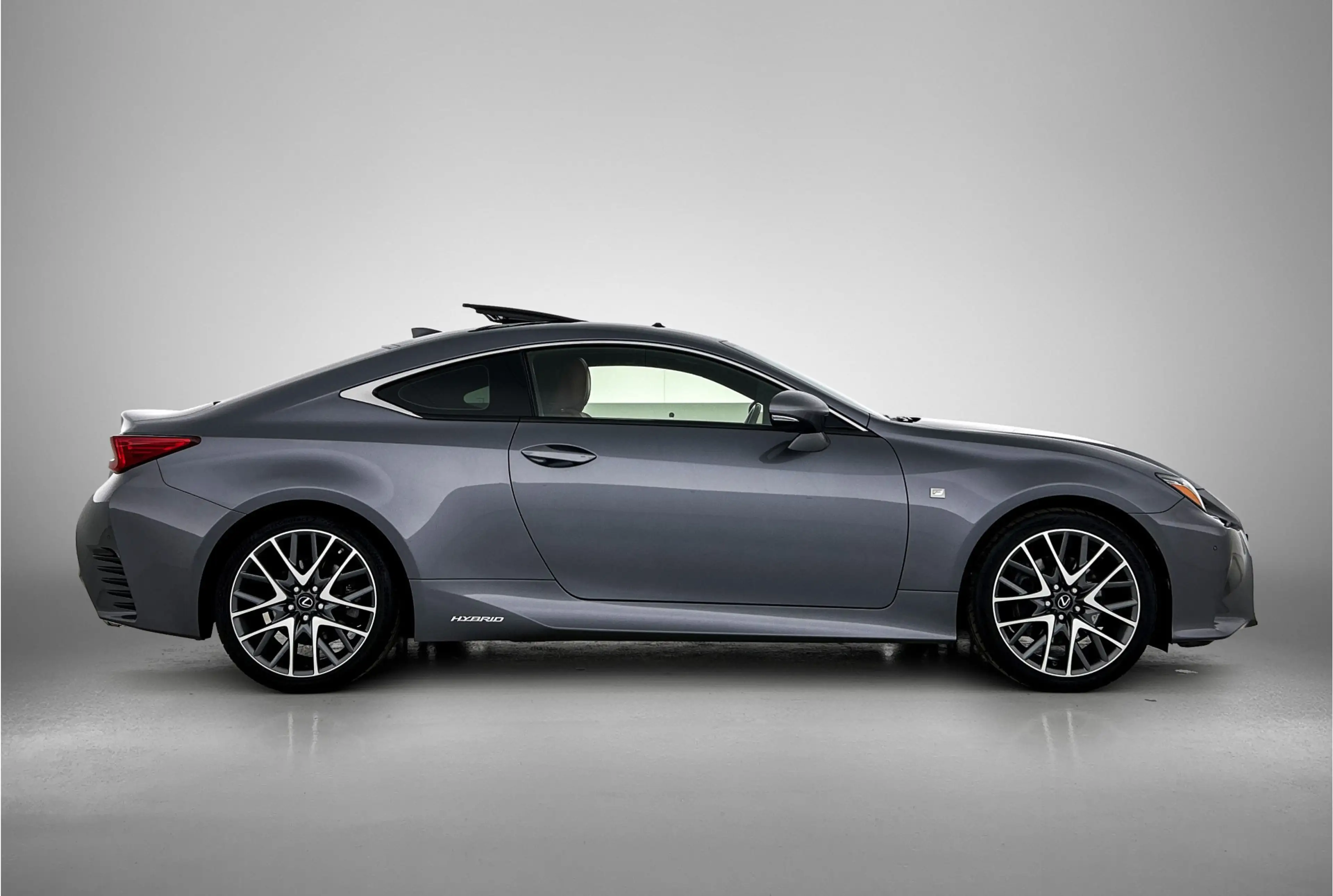 Lexus RC 300h F SPORT Line — photo 15