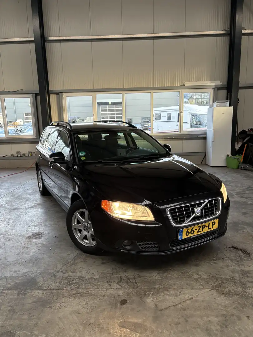 Volvo V70 2.0D Kinetic Zwart - 1