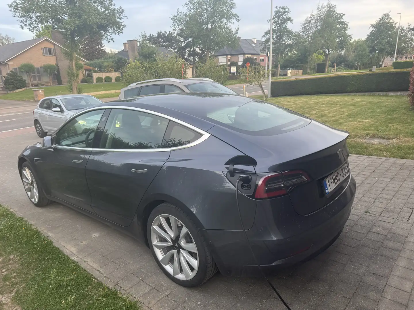 Tesla Model 3 Model 3 Standard Reichweite Plus Hinterradantrieb Grijs - 1