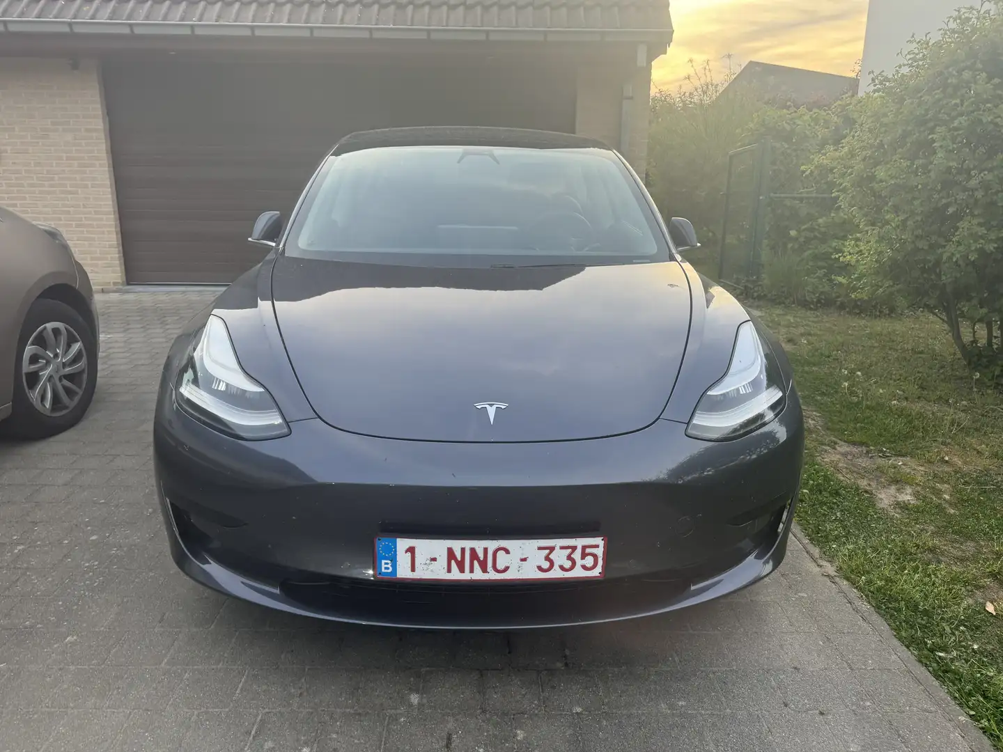 Tesla Model 3 Model 3 Standard Reichweite Plus Hinterradantrieb Grijs - 2