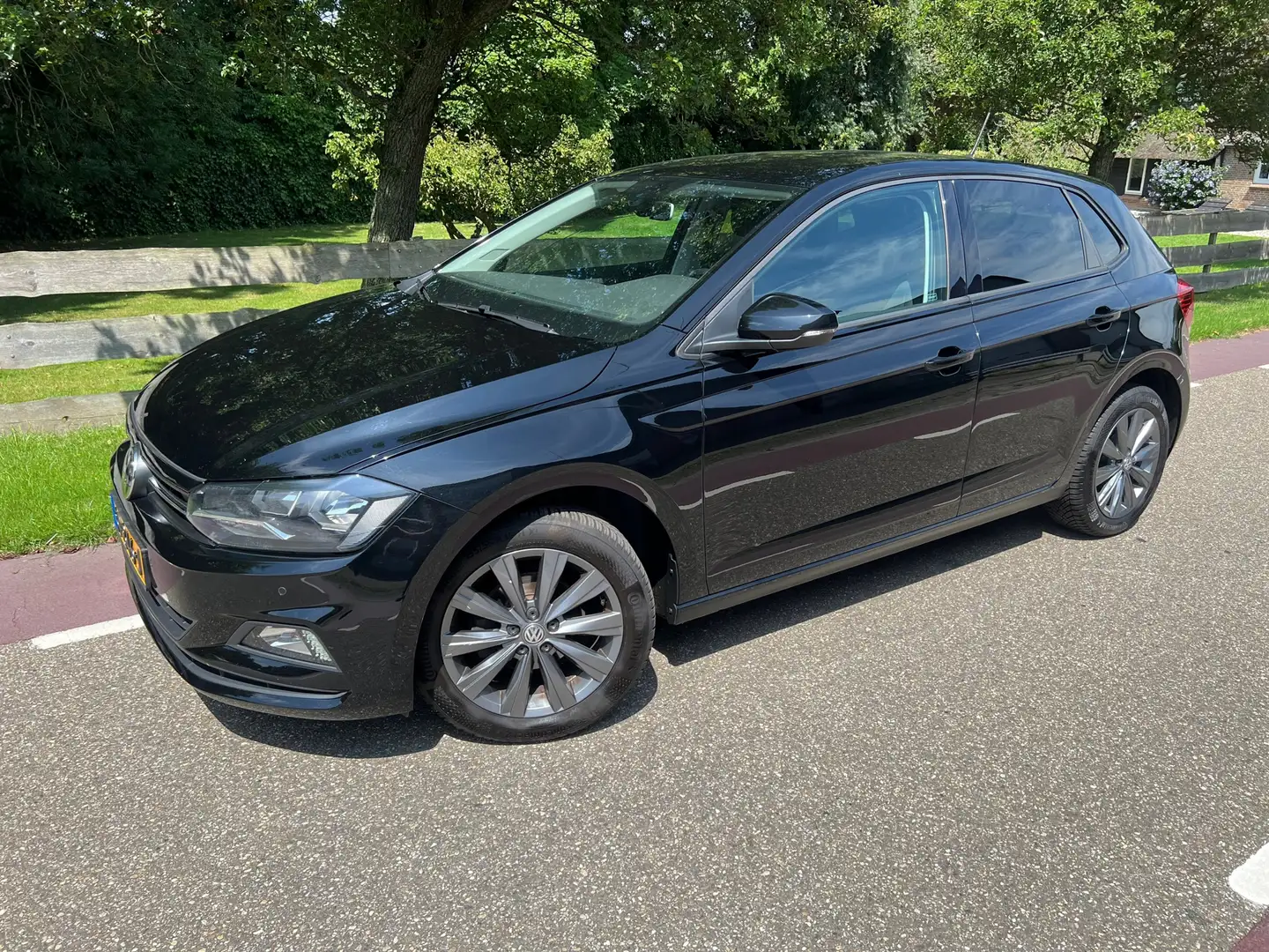 Volkswagen Polo 1.0 TSI Comfortline Business Clima Navi Zwart - 2