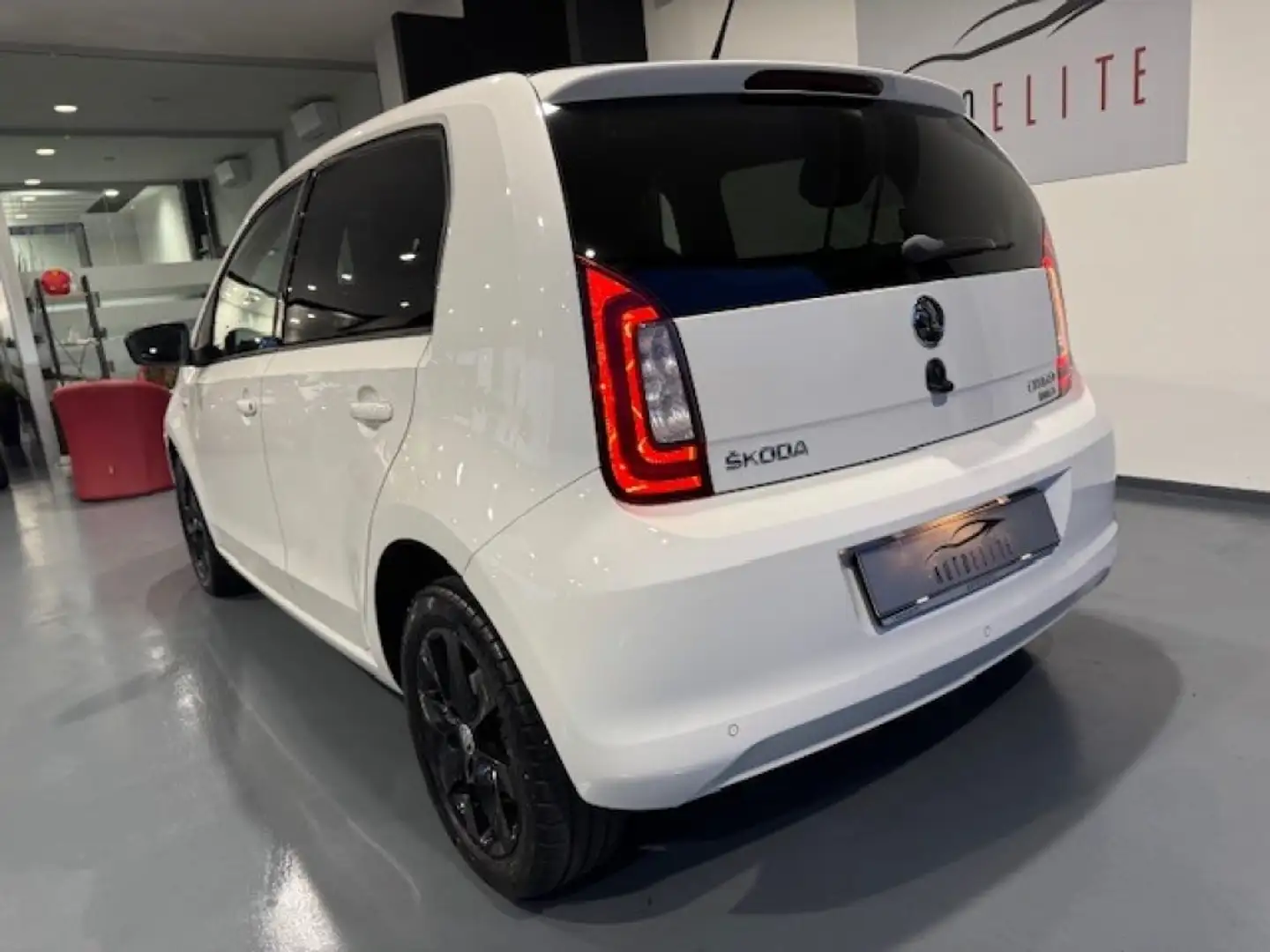 Skoda Citigo 1.0 68 CV 5 porte Design Edition G-Tec Bianco - 2