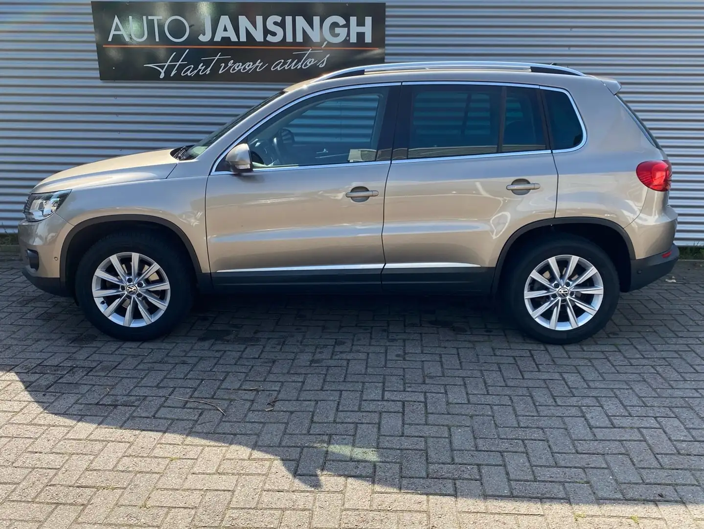 Volkswagen Tiguan 1.4 TSI Sport&Style Met Panoramadak! | Trekhaak | Beige - 2