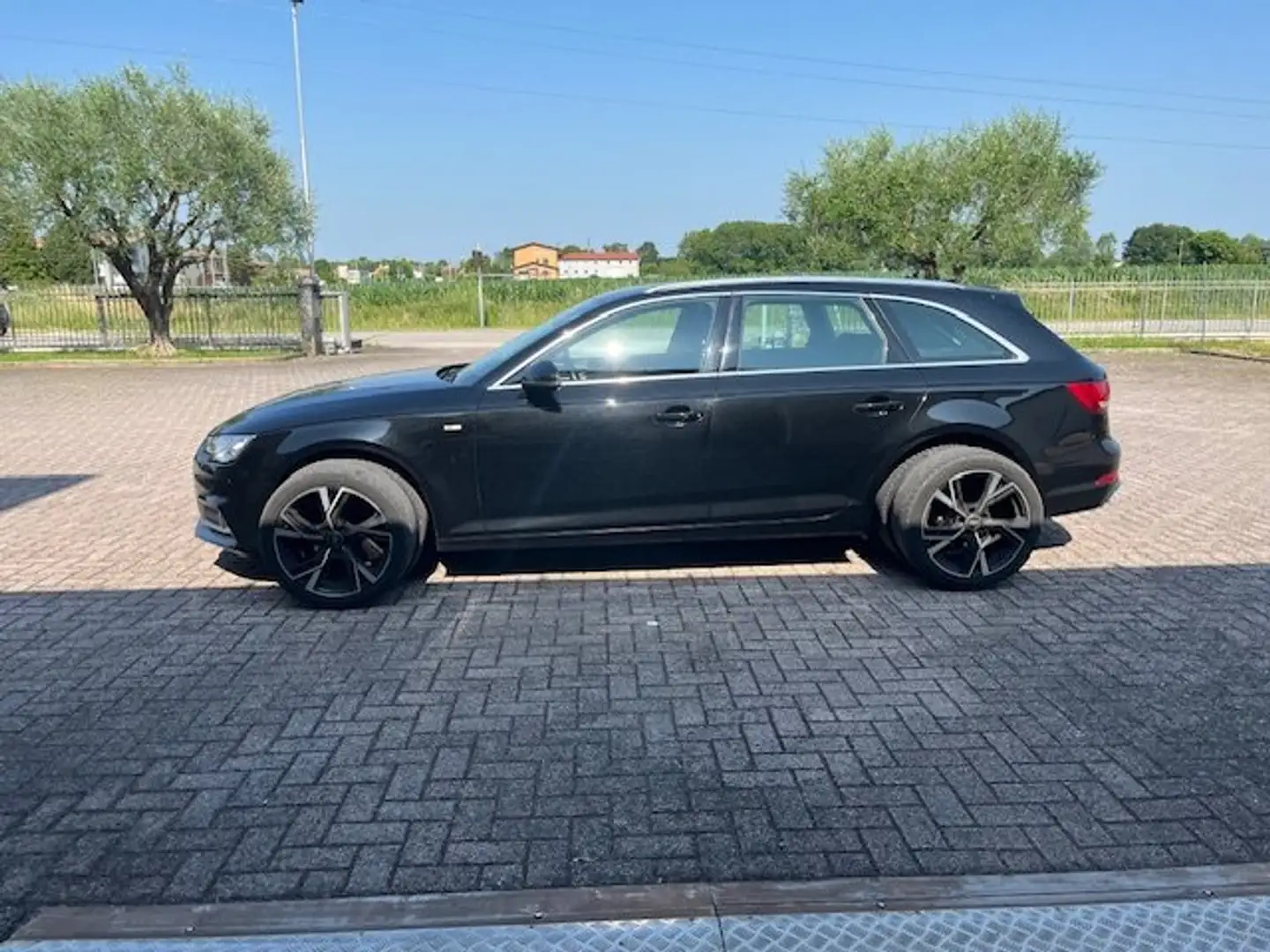 Audi A4 2,0 TDI 150 CV s line VIRTUAL+CLIMA 3  MATRIX LED Nero - 2