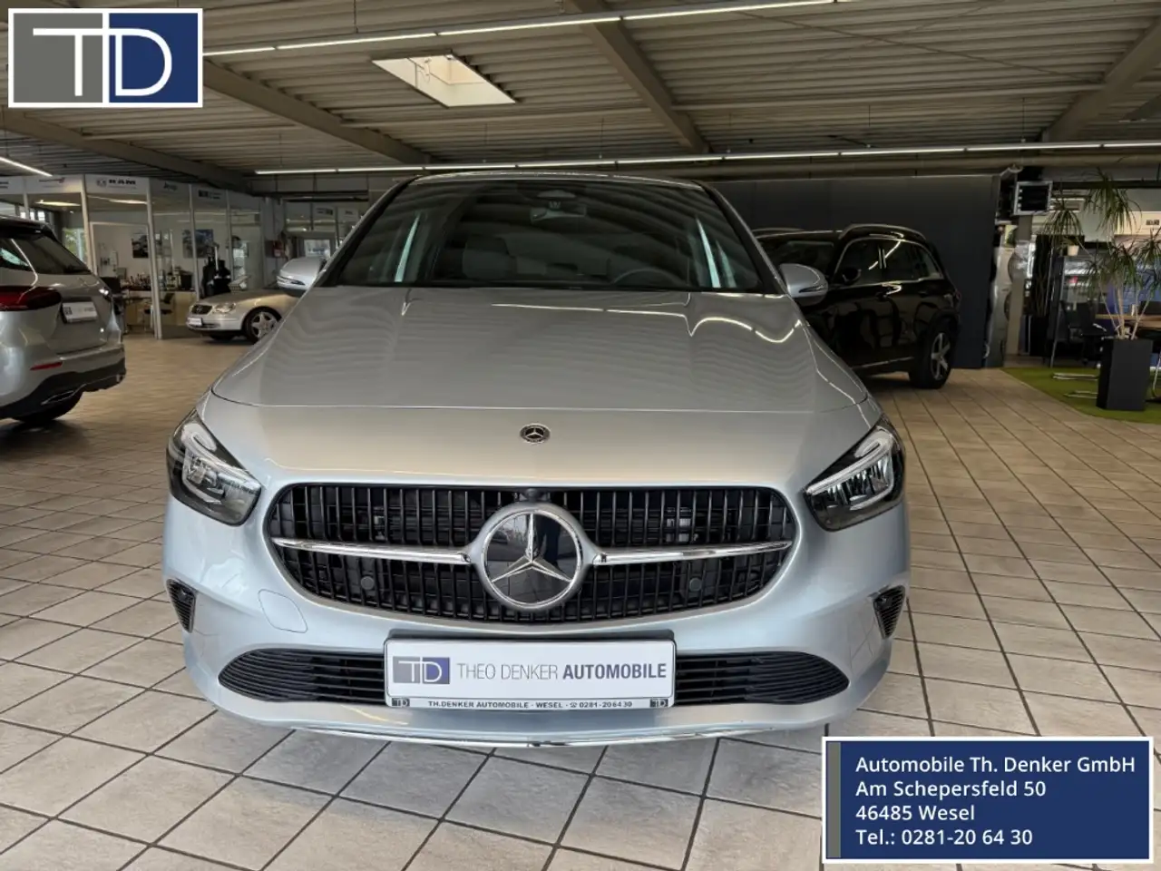 Mercedes-Benz B 180