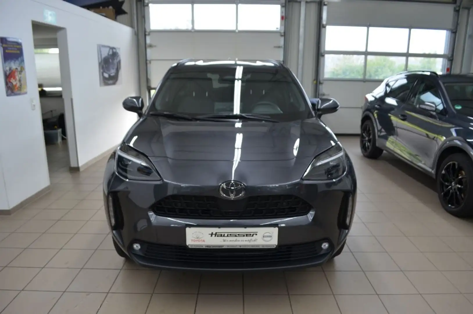 Toyota Yaris Cross Hybrid 130 PS 1.5-l Teamplayer*Safety-P, Winter-P. Grigio - 2