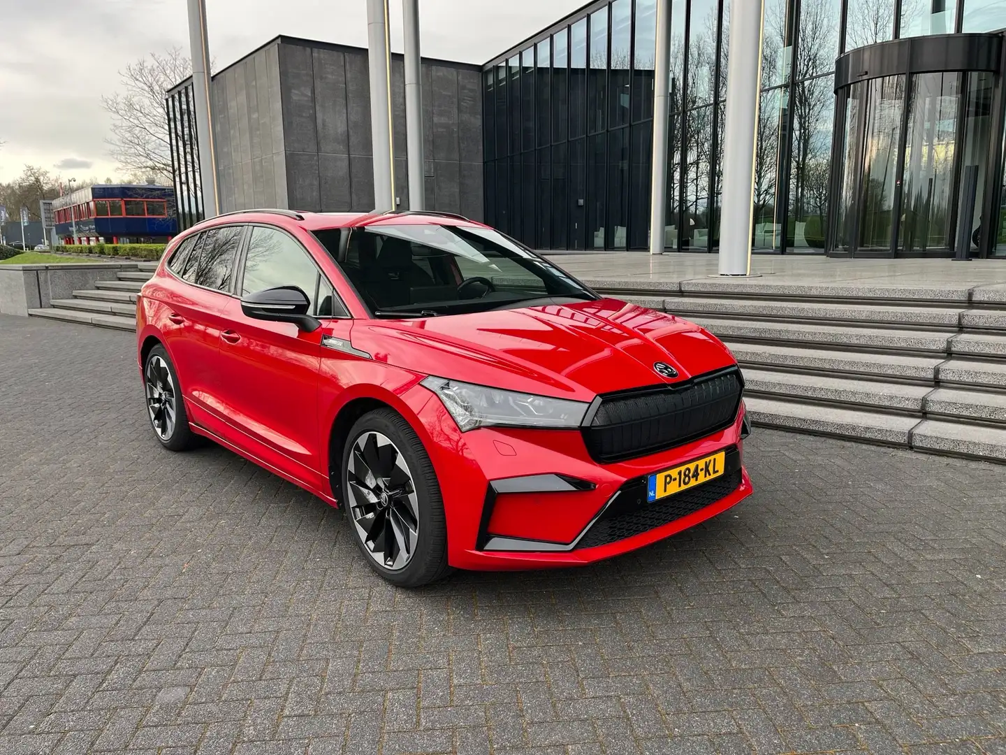 Skoda Enyaq 80 Sportline Red - 1