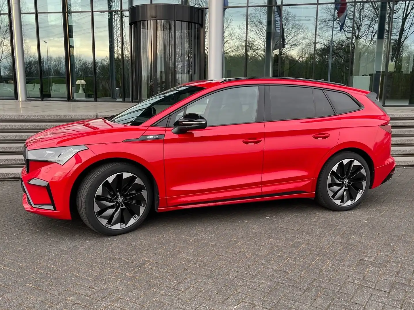 Skoda Enyaq 80 Sportline Red - 2