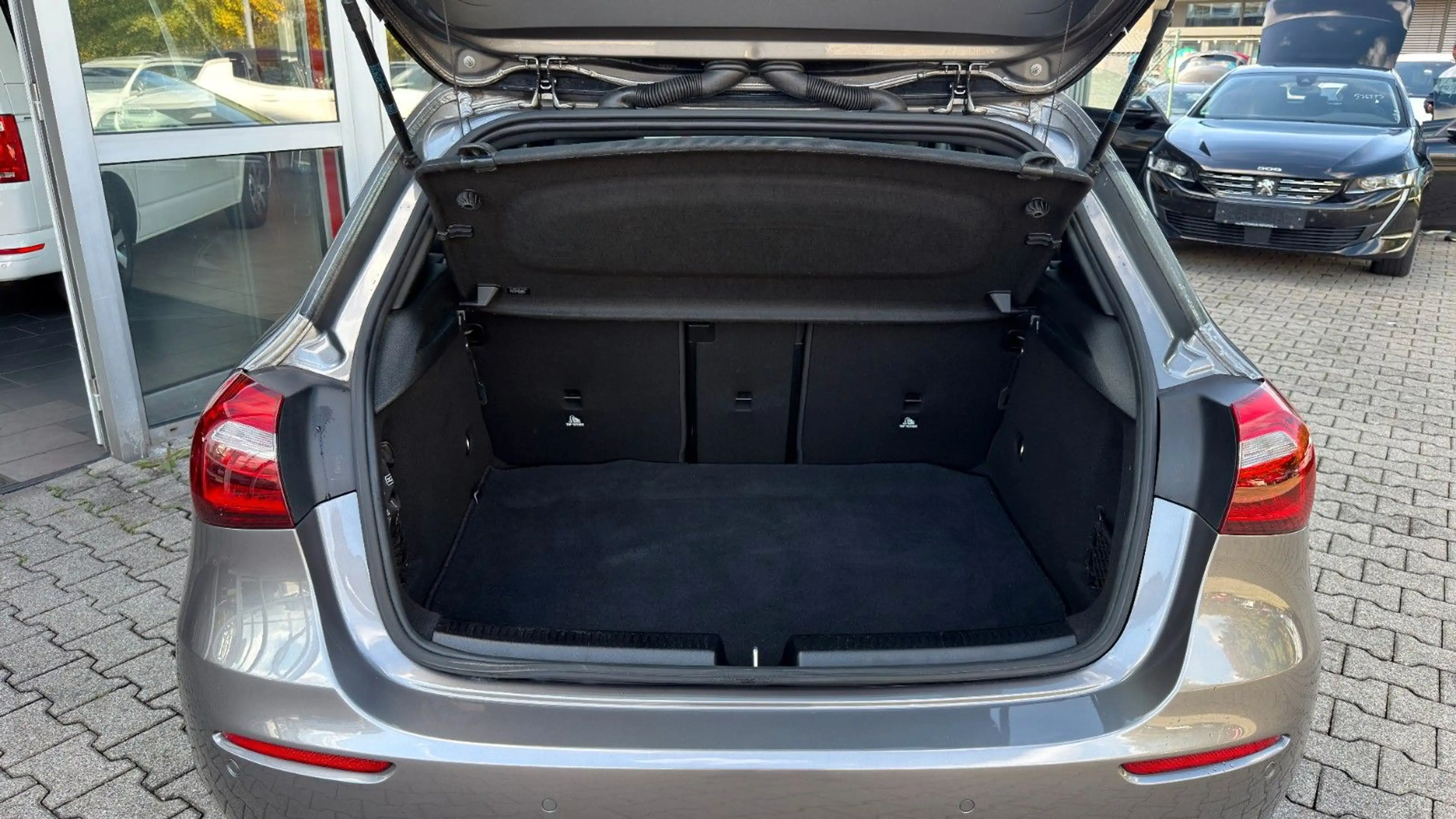 Mercedes-Benz A 200 d Aut. STYLE LEDER+PANO+NAVI+SOUND+PLA+AHK — photo 36