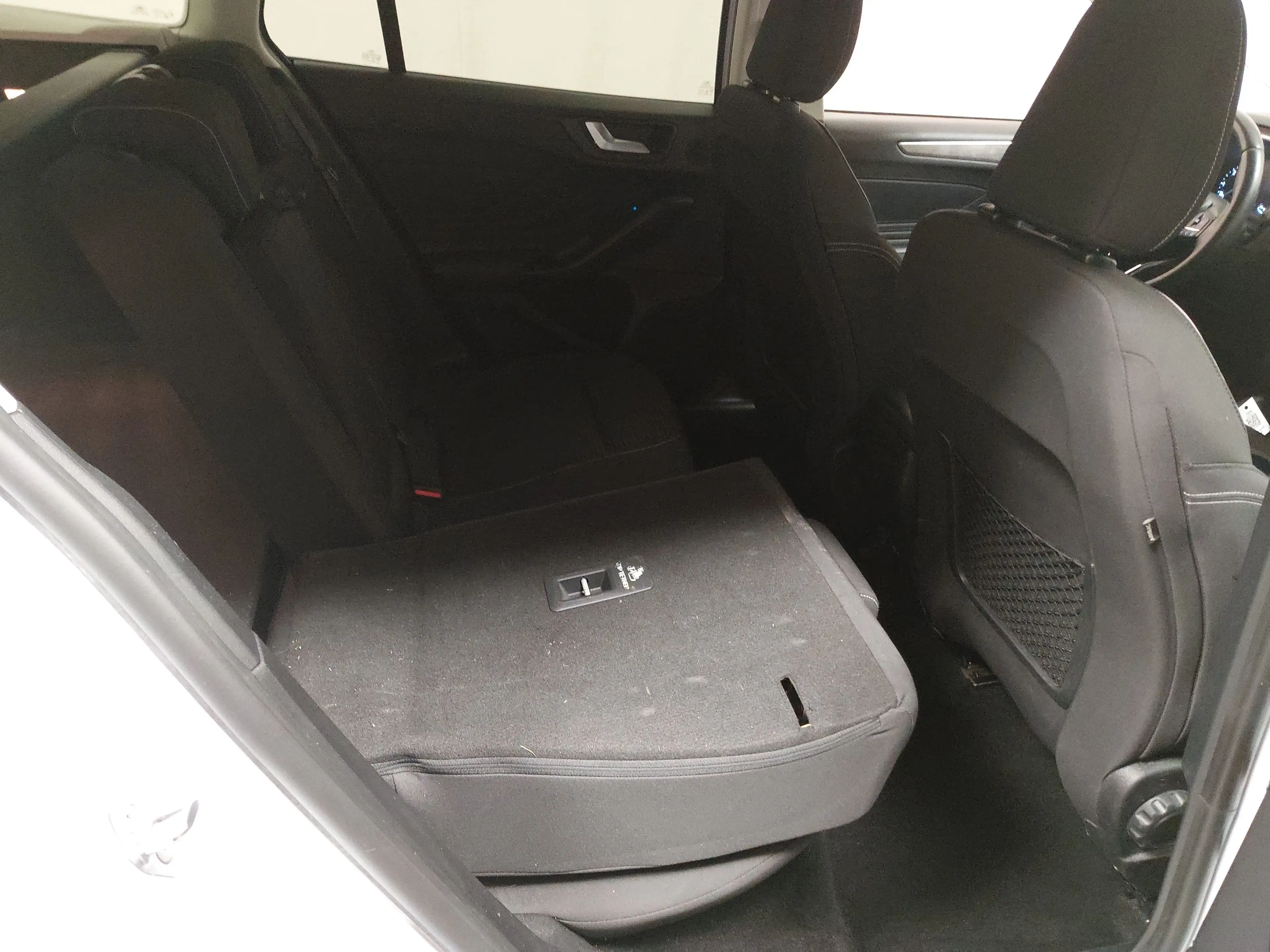 Ford Focus Turnier 2.0 EB Titanium Navi LED RFK ACC — photo 11