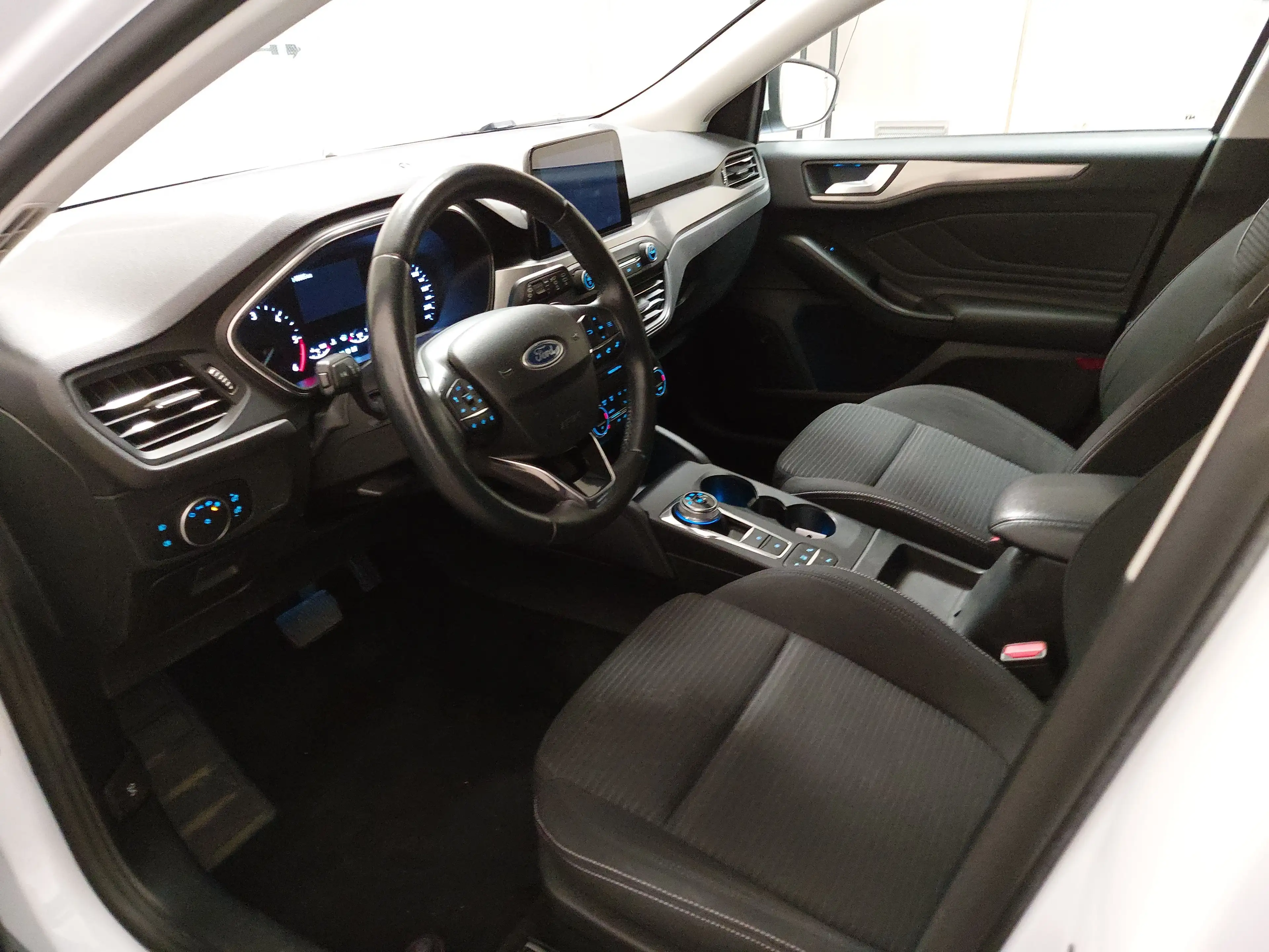 Ford Focus Turnier 2.0 EB Titanium Navi LED RFK ACC — photo 6