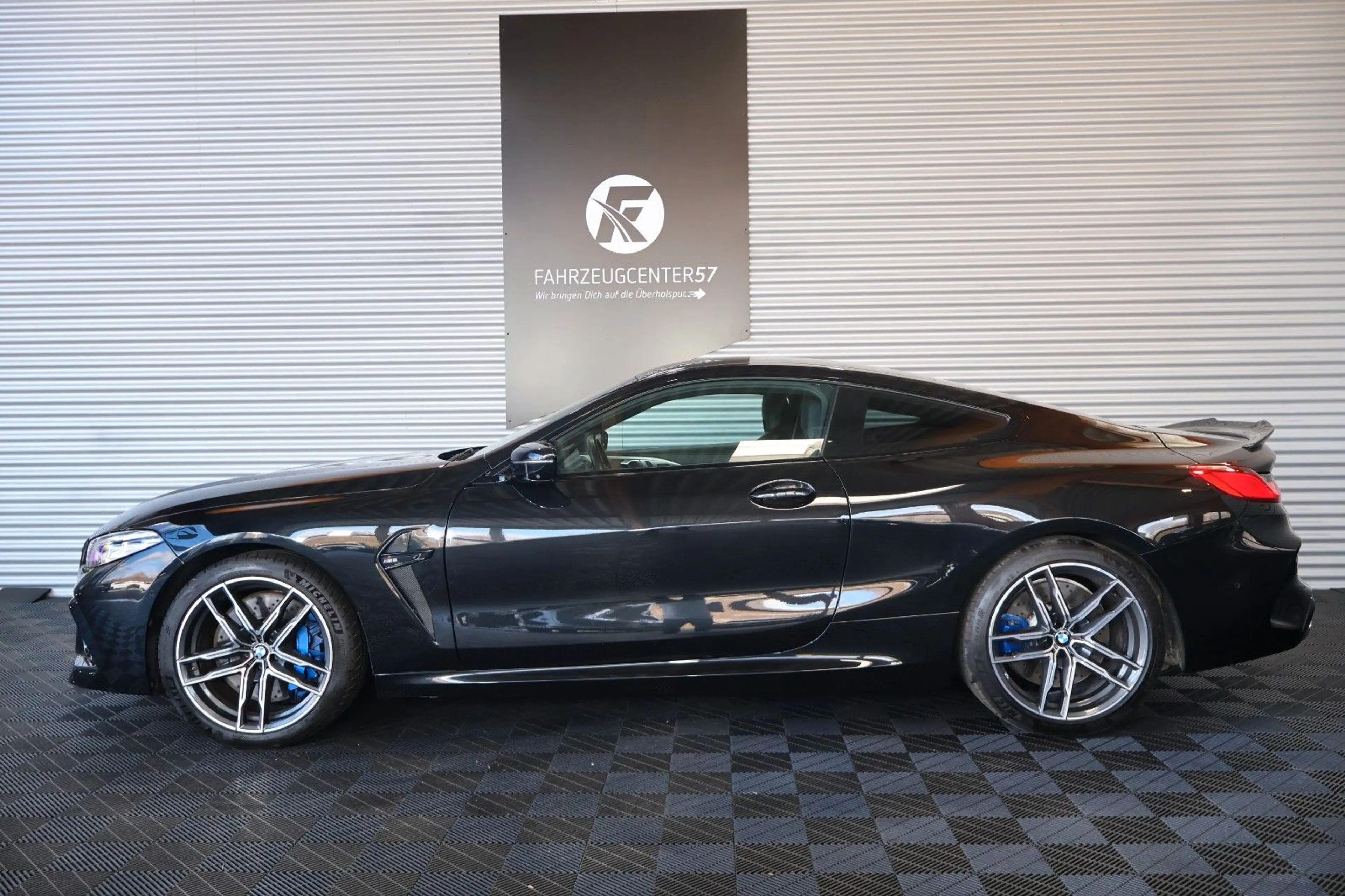 BMW M8 xDrive Coupé/ACC/LASER/SOFTCLOSE/CARPLAY/H&K — photo 2
