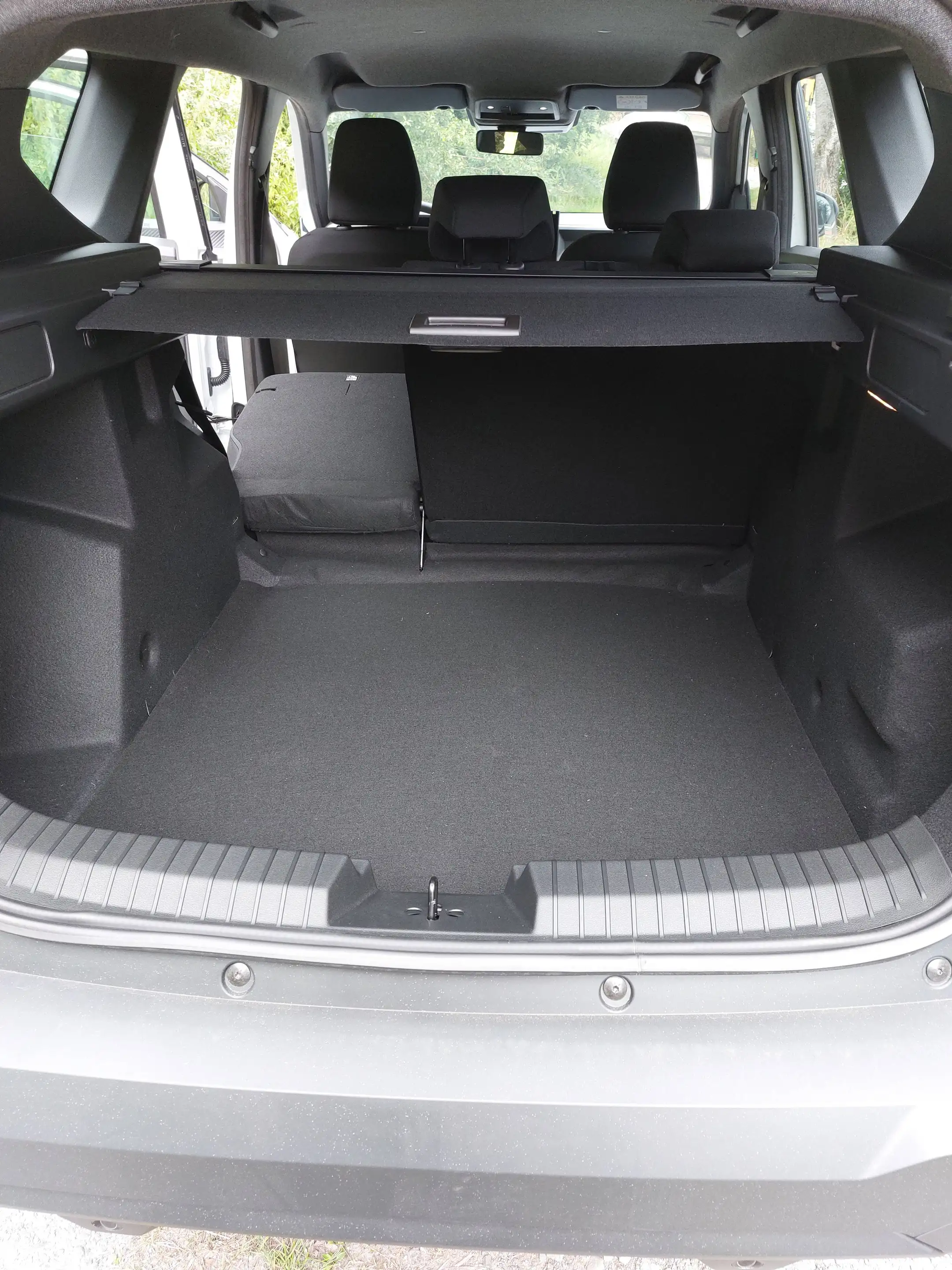 Dacia Bigster TCE140MH ECO-G Essential R-Kamera PDC Alus 17" DAB+ — photo 10