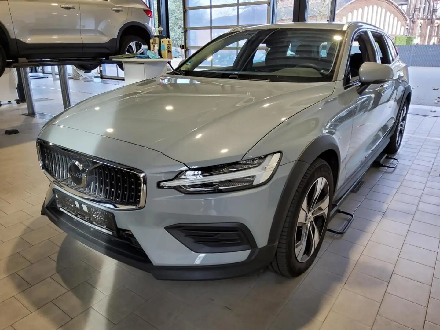 Volvo V60 Cross Country B4 AWD PLUS STANDHZ+LM18+ Gris - 2