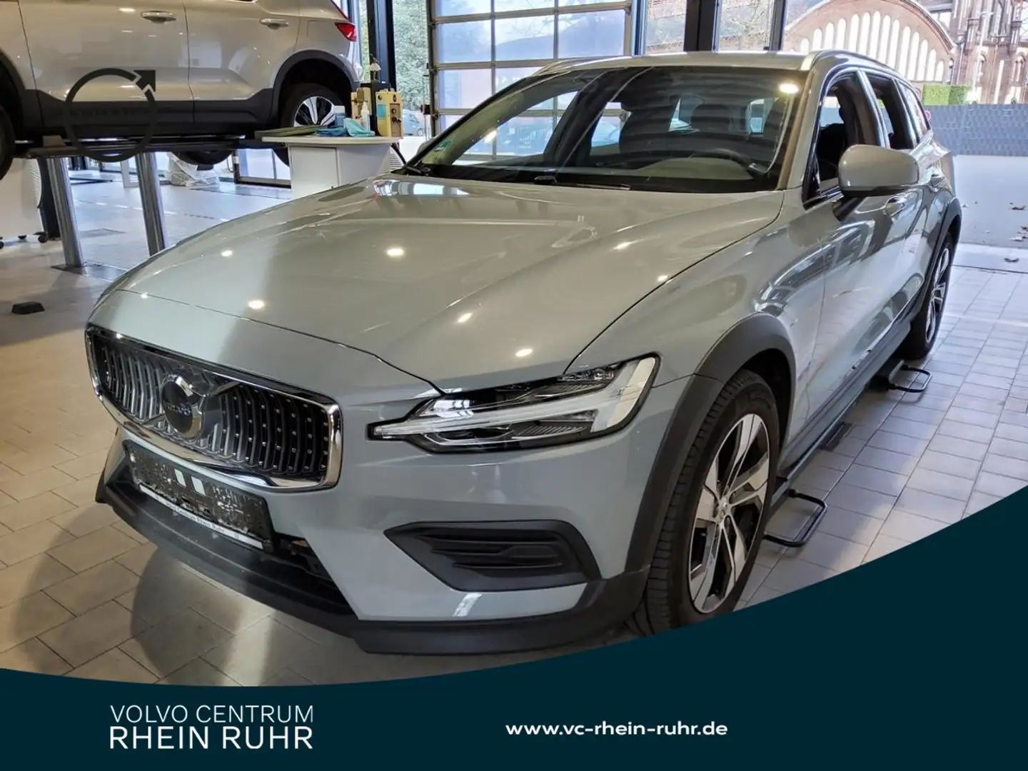 Volvo V60 Cross Country B4 AWD PLUS STANDHZ+LM18+ Gris - 1