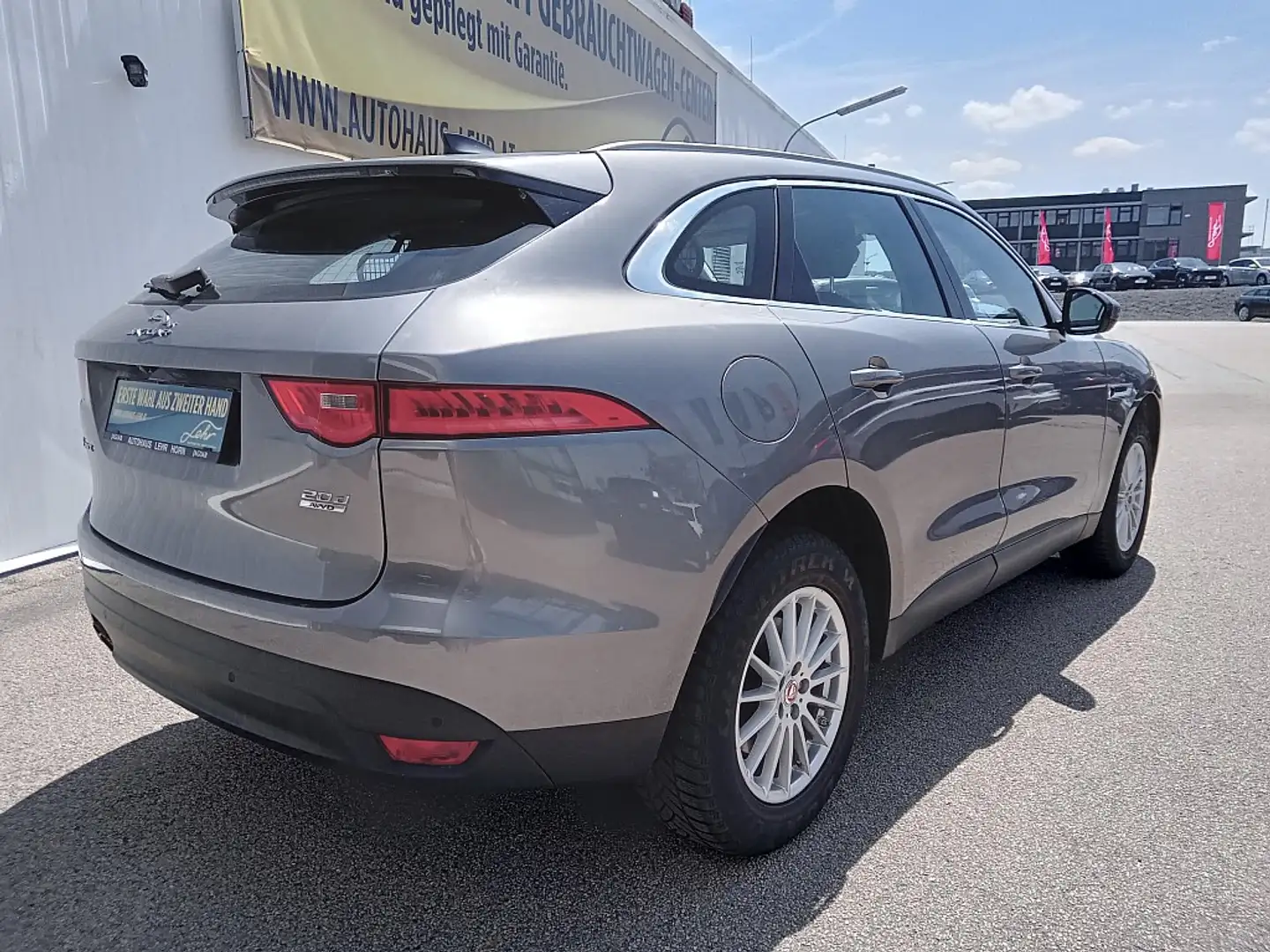 Jaguar F-Pace 20d AWD Prestige Aut. Grau - 2