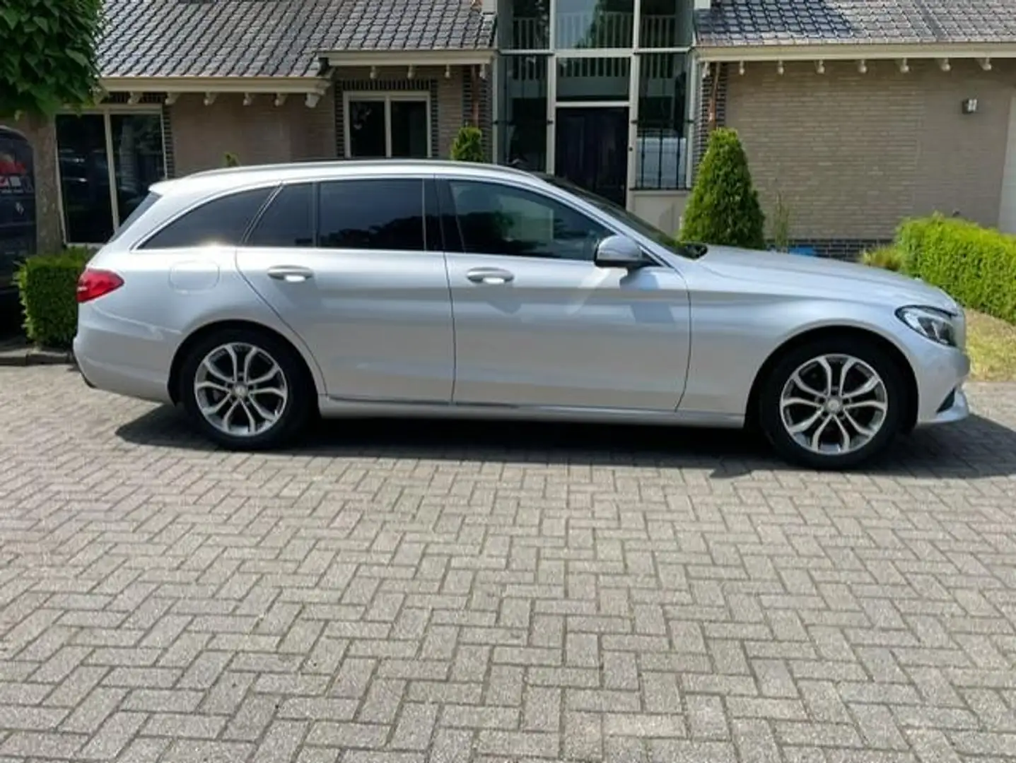 Mercedes-Benz C 200 Estate d BleuTEC AVANTGARDE PANO NAVI LED Grau - 2