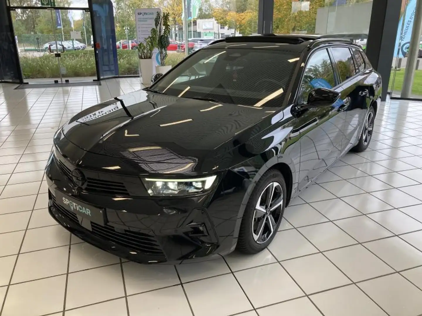 Opel Astra GS Zwart - 1