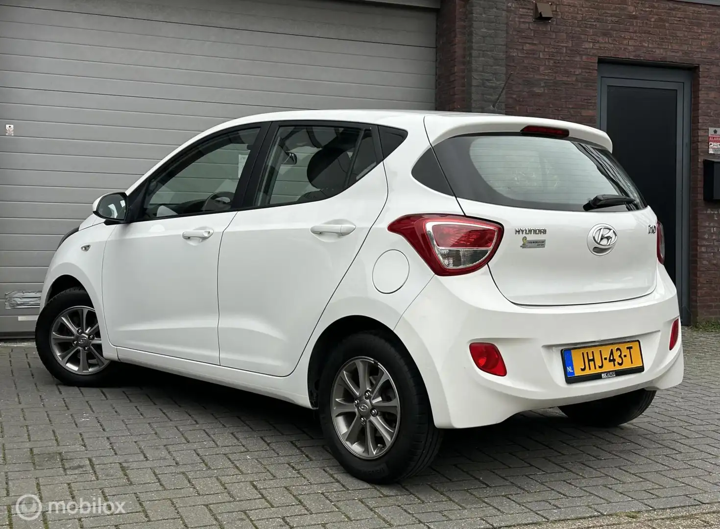 Hyundai i10 1.0i i-Motion Premium | Stoelverw. | Airco Wit - 2