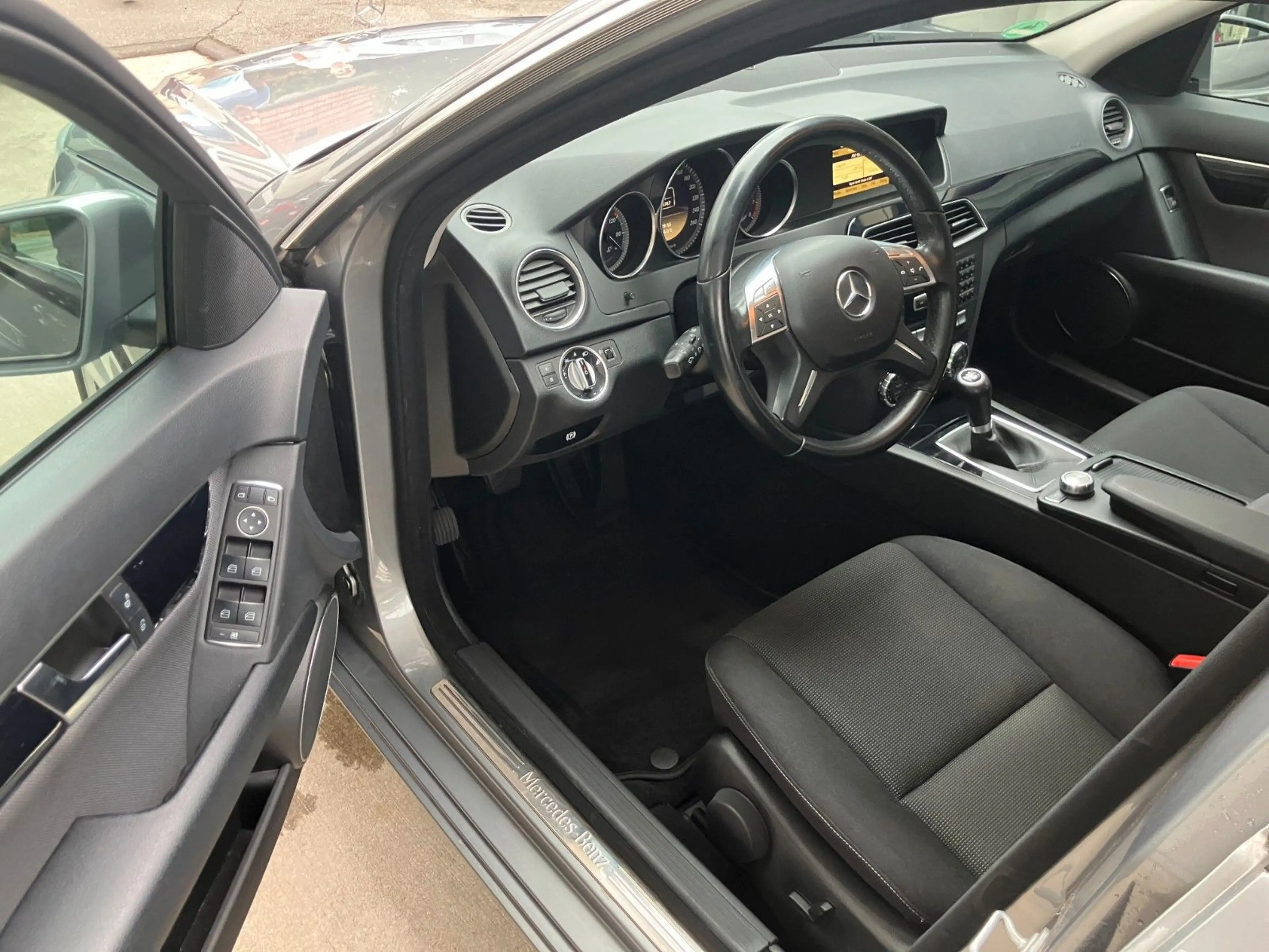 Mercedes-Benz C 180 T-Modell BlueEfficiency — photo 6