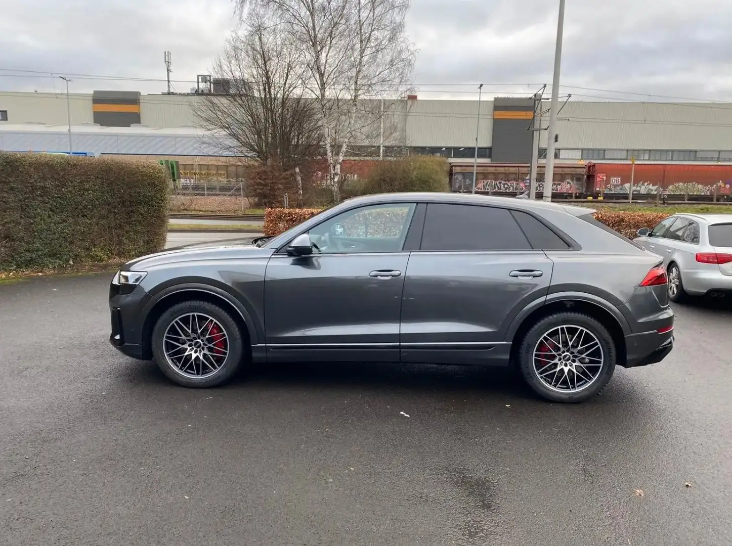 Audi Q8 50 TDI quattro S line Sport + *Pano*AHK*23" Grau - 2