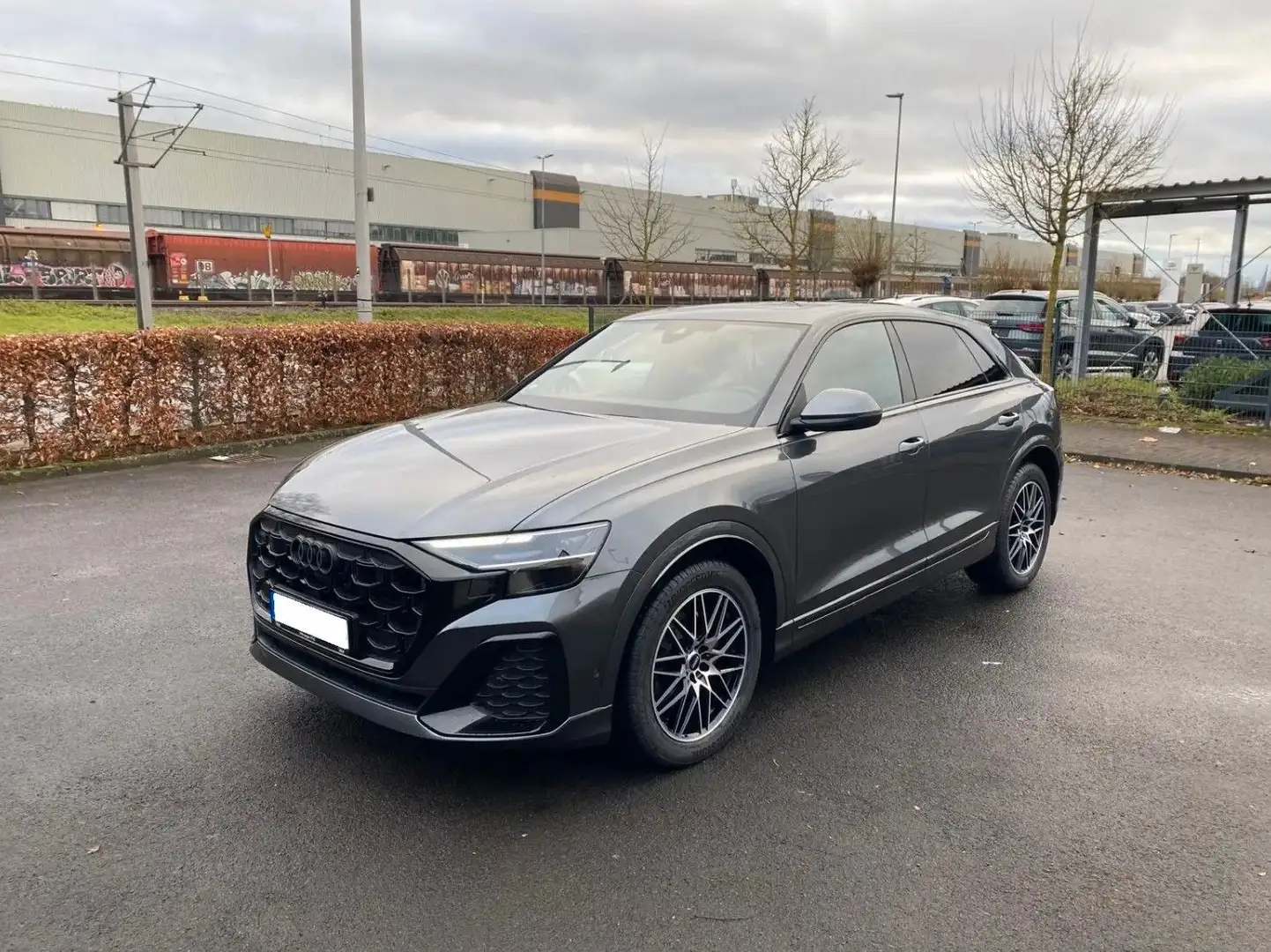Audi Q8 50 TDI quattro S line Sport + *Pano*AHK*23" Grau - 1